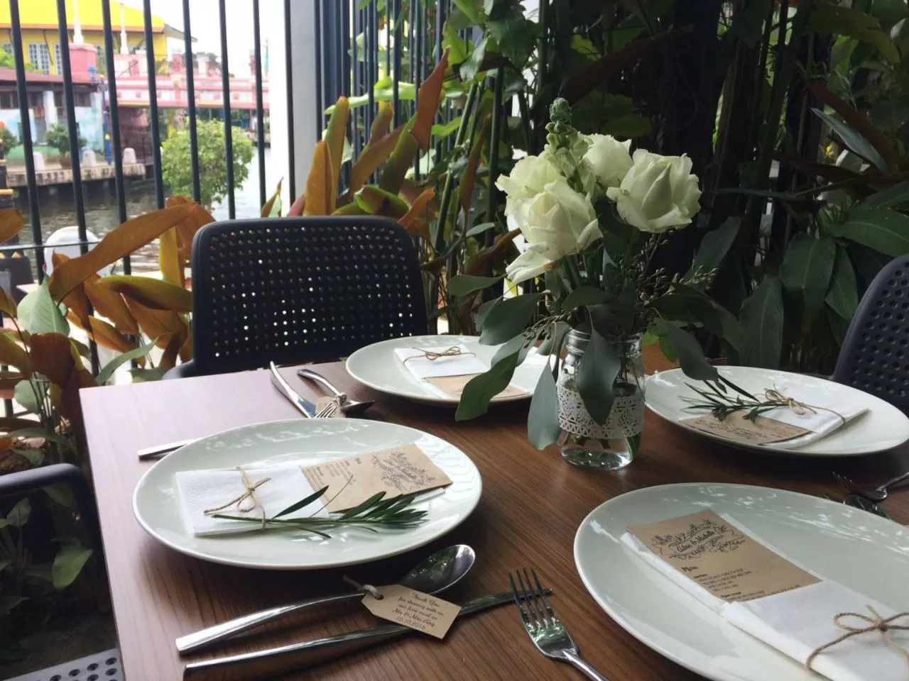 Restaurant/places to eat in 1825 Gallery Hotel