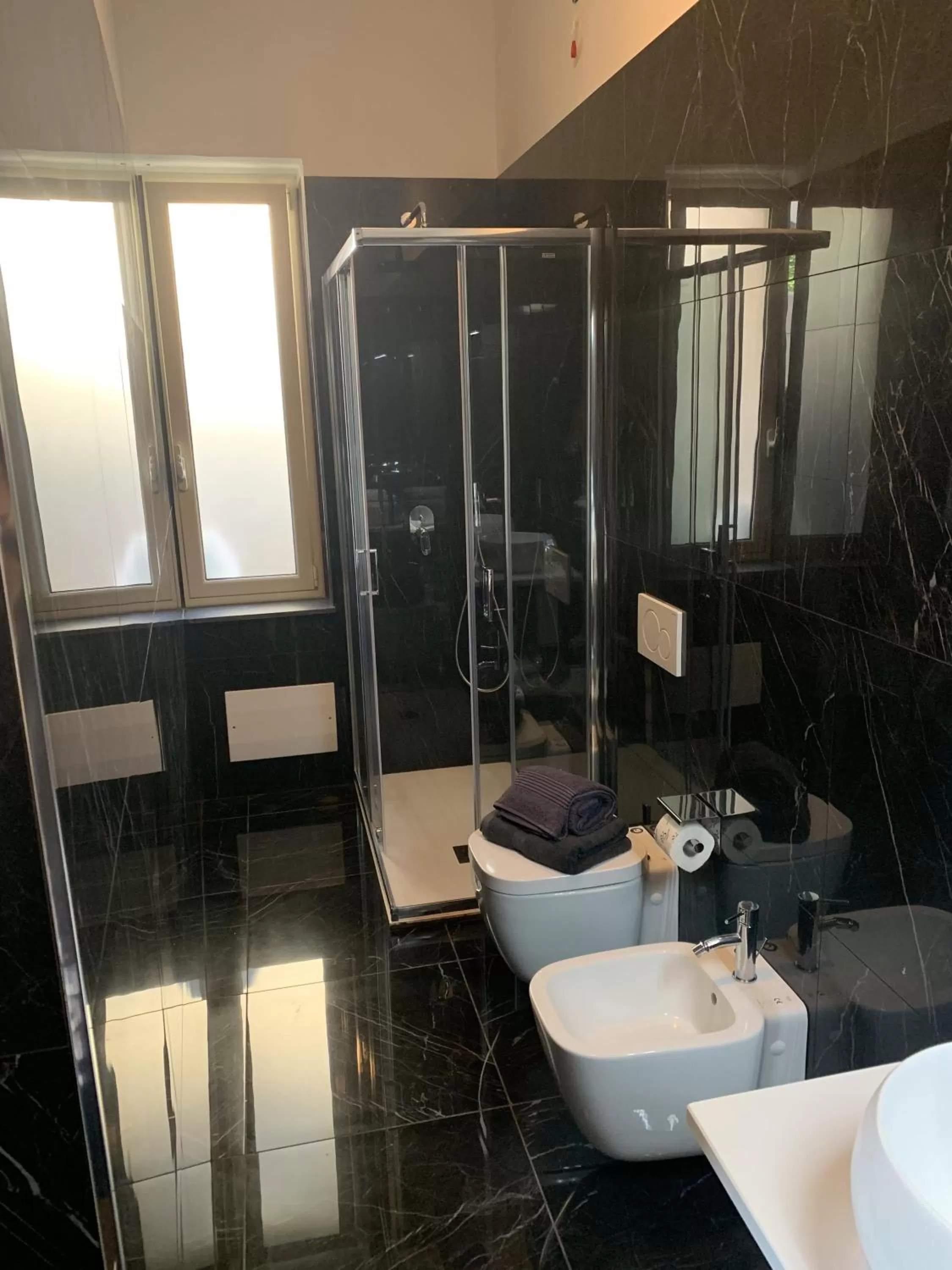 Bathroom in National Gallery Taormina B&B