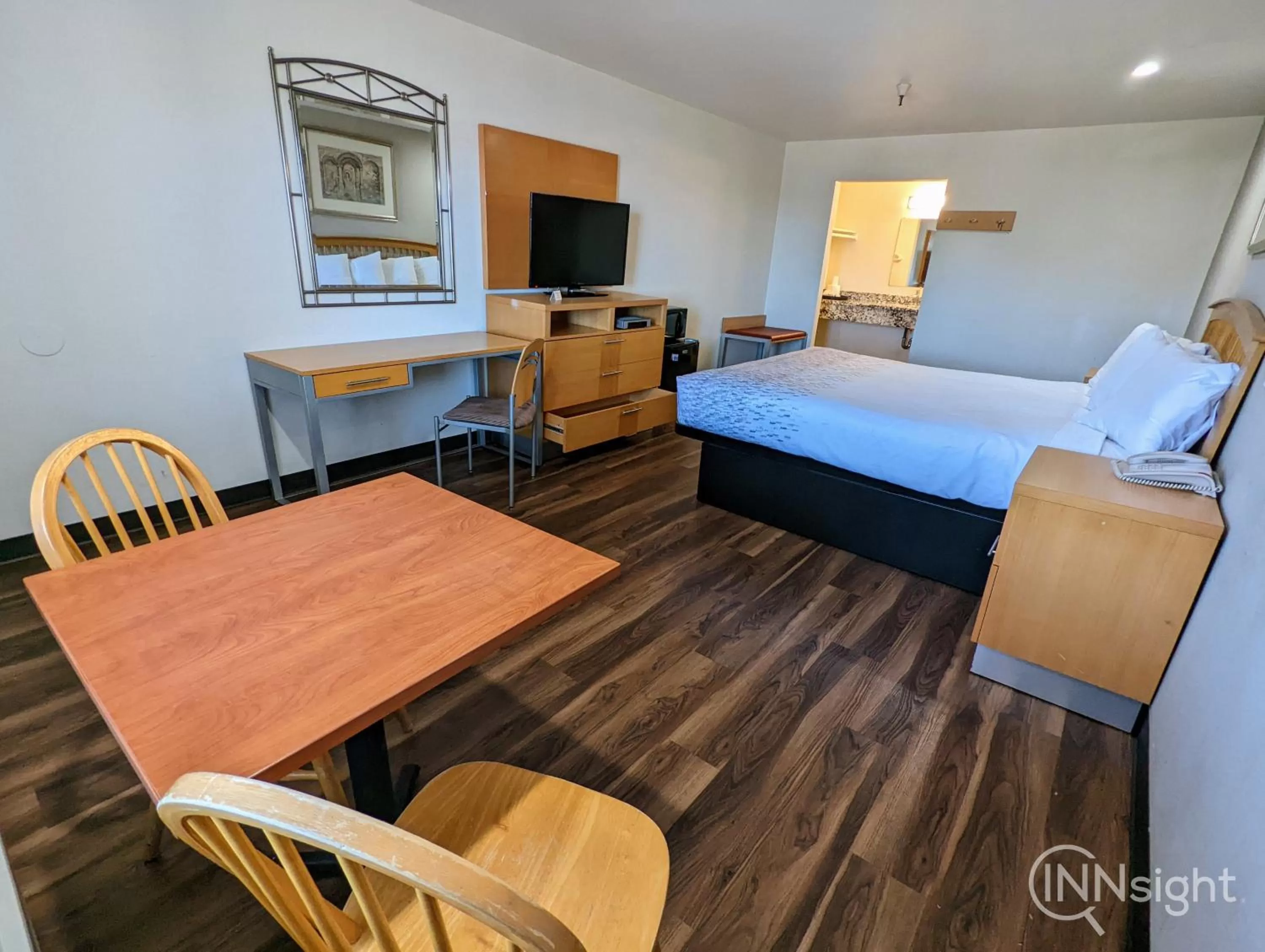 Photo of the whole room, Bed in Royal Inn