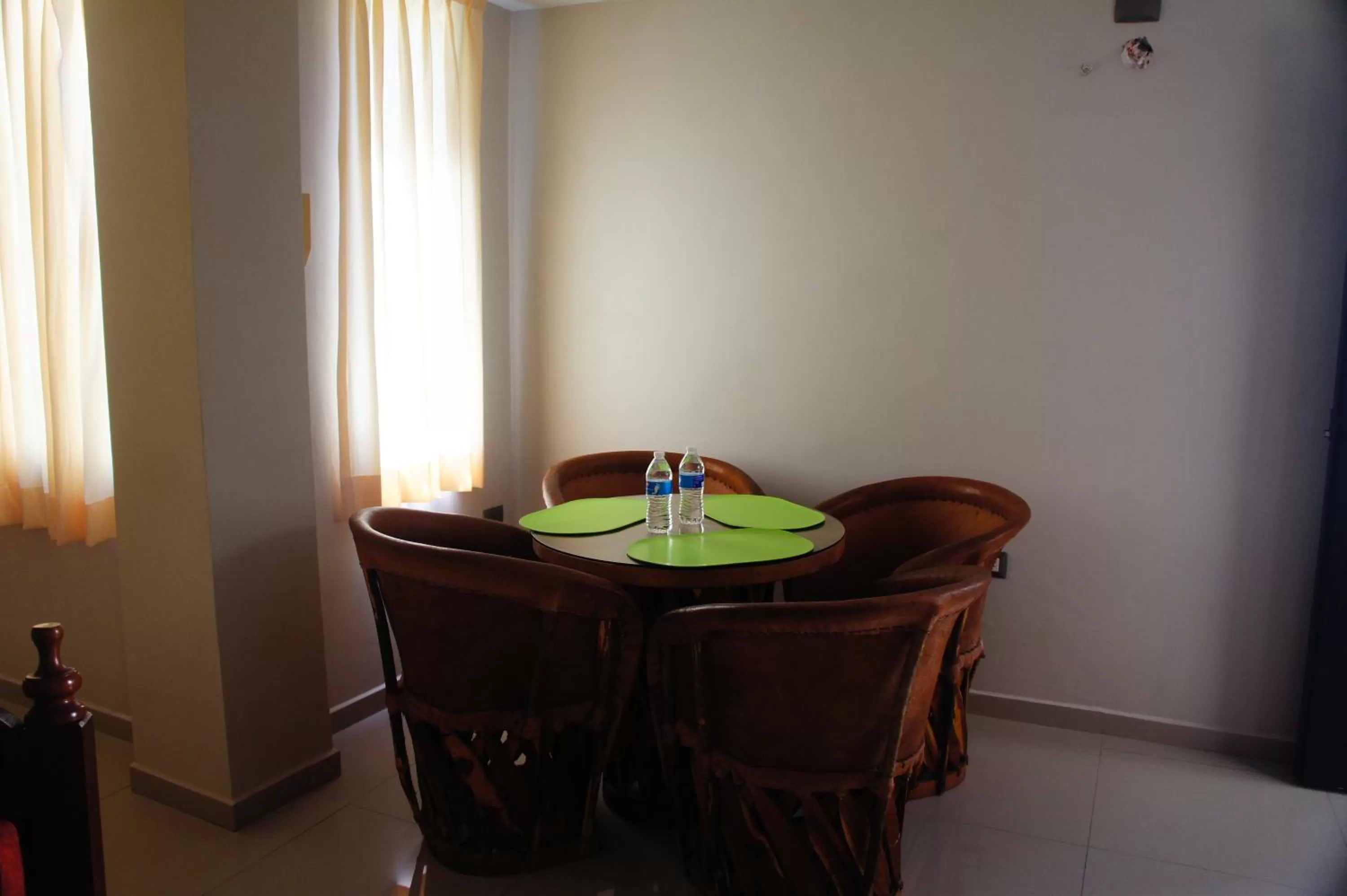 Dining area in Suites San Luis