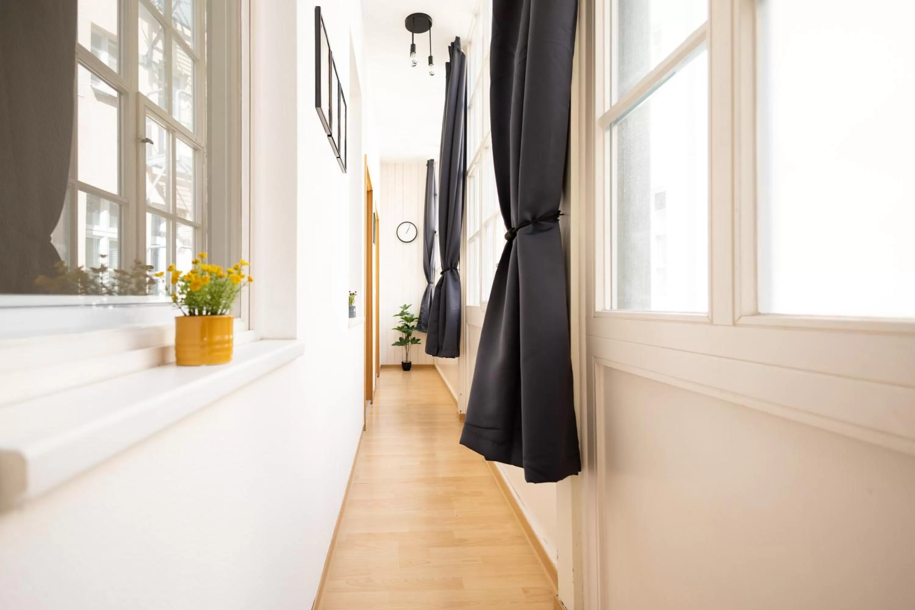 Facade/entrance in Ko-Living Space an der Oper - Street Art Design Apartments