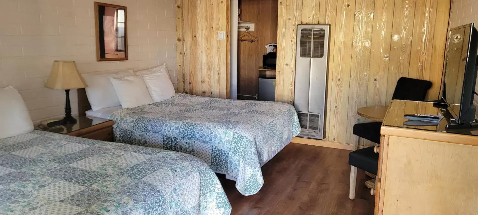 Family Double Room in Bishop Village Motel Family Double Room in Bishop Village Motel