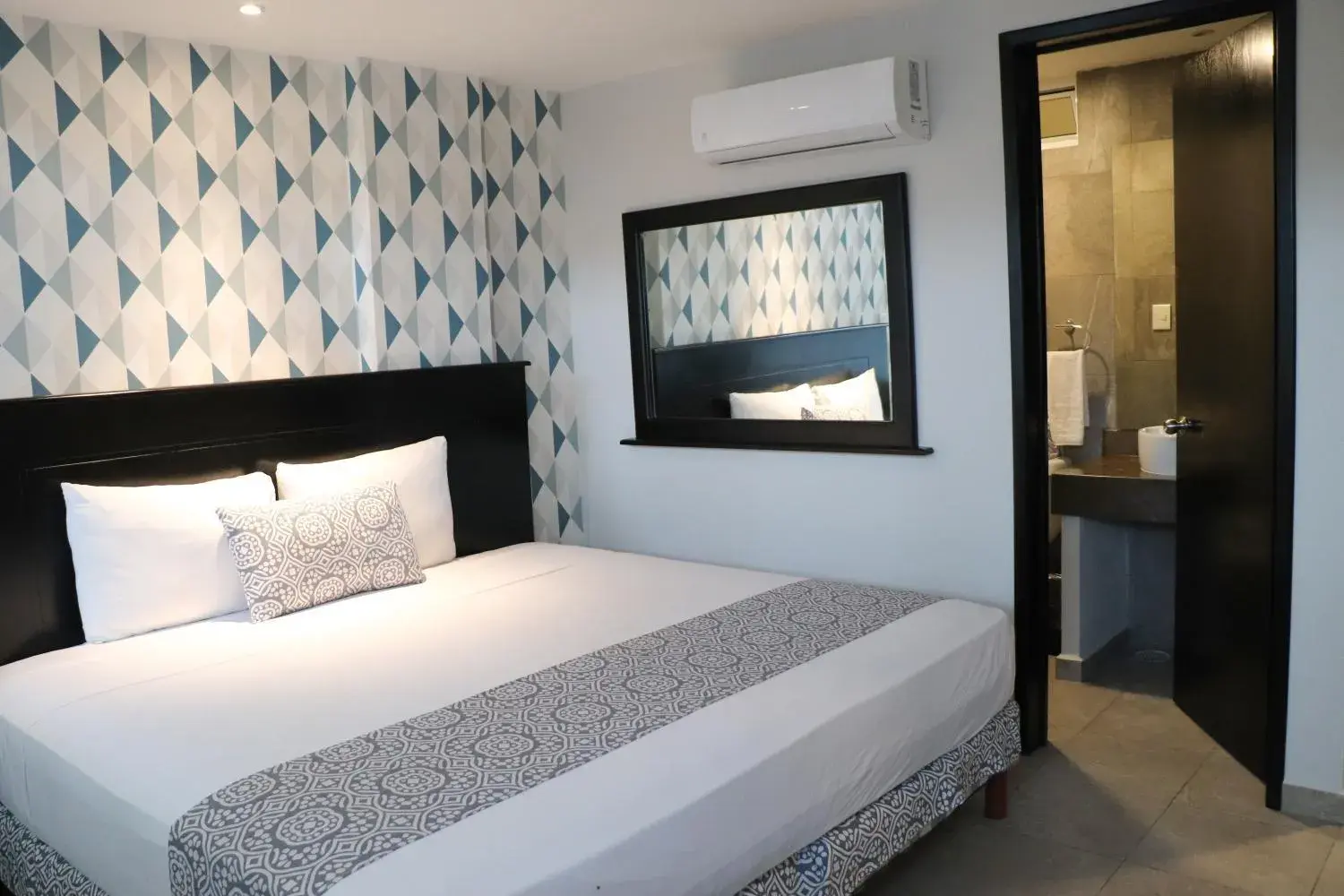 Standard King Room in Hotel Costa Verde Standard King Room in Hotel Costa Verde