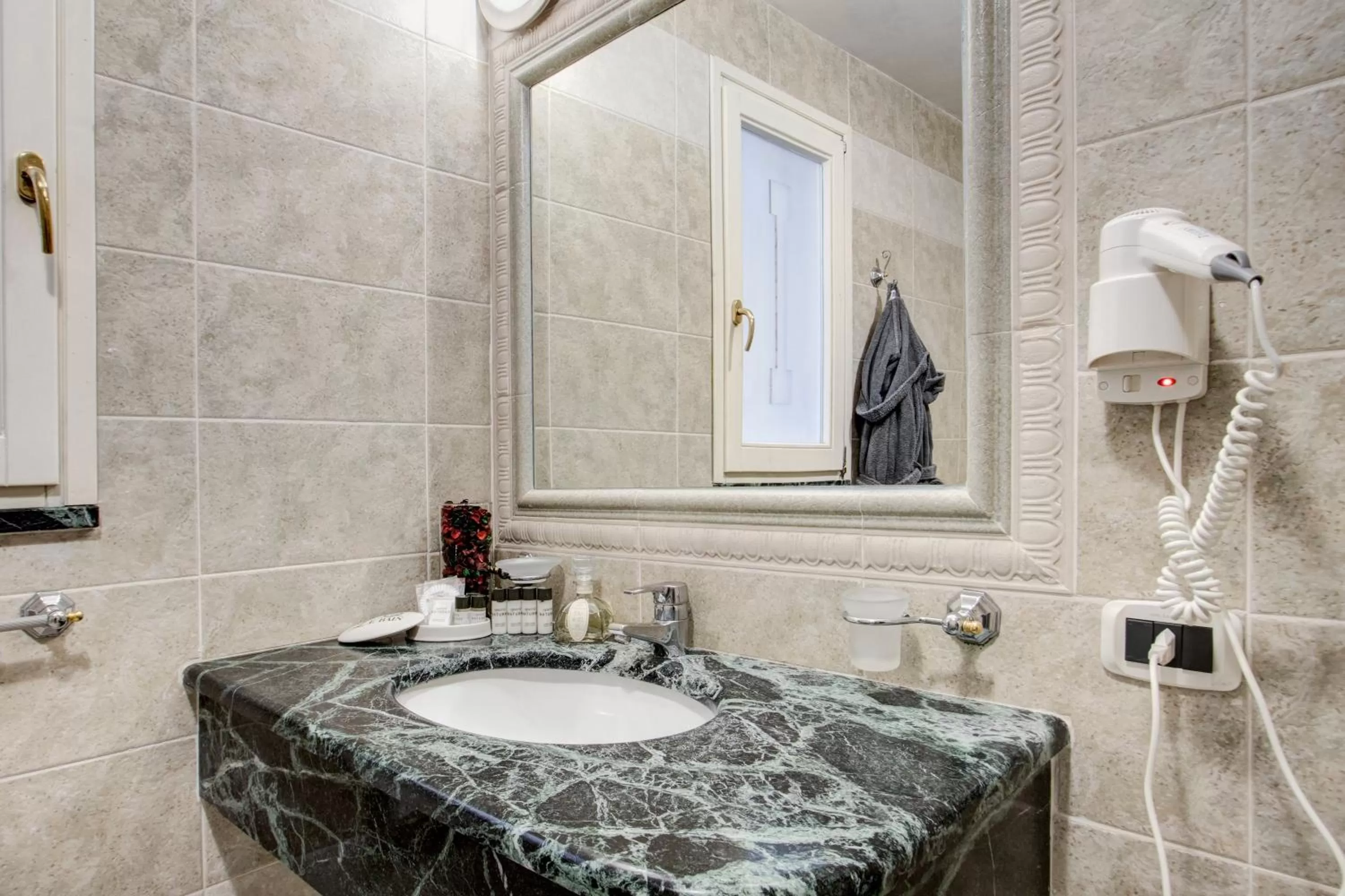 Bathroom in Hotel La Locanda