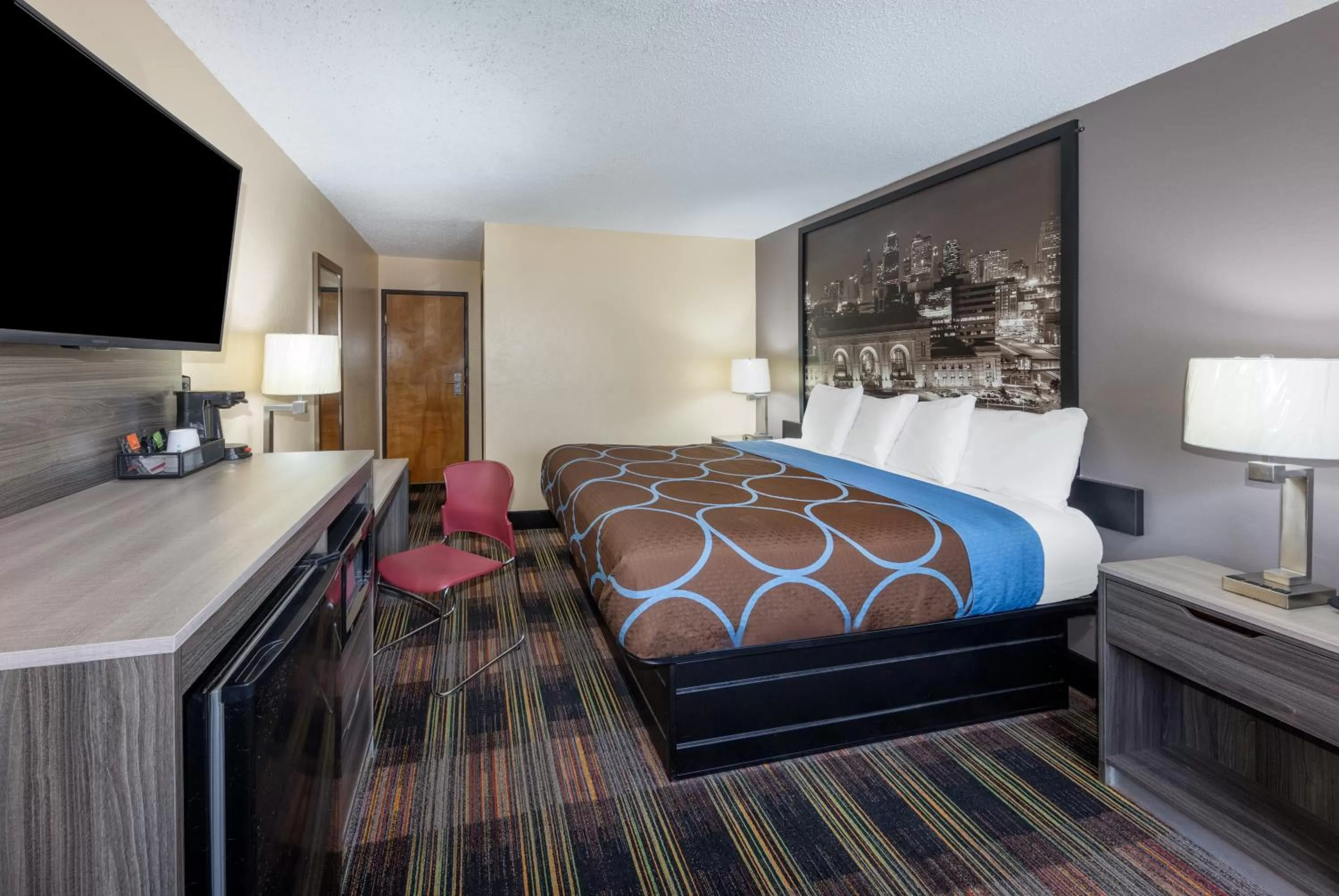 Bedroom, Bed in Super 8 by Wyndham Kansas City at Barry Road/Airport