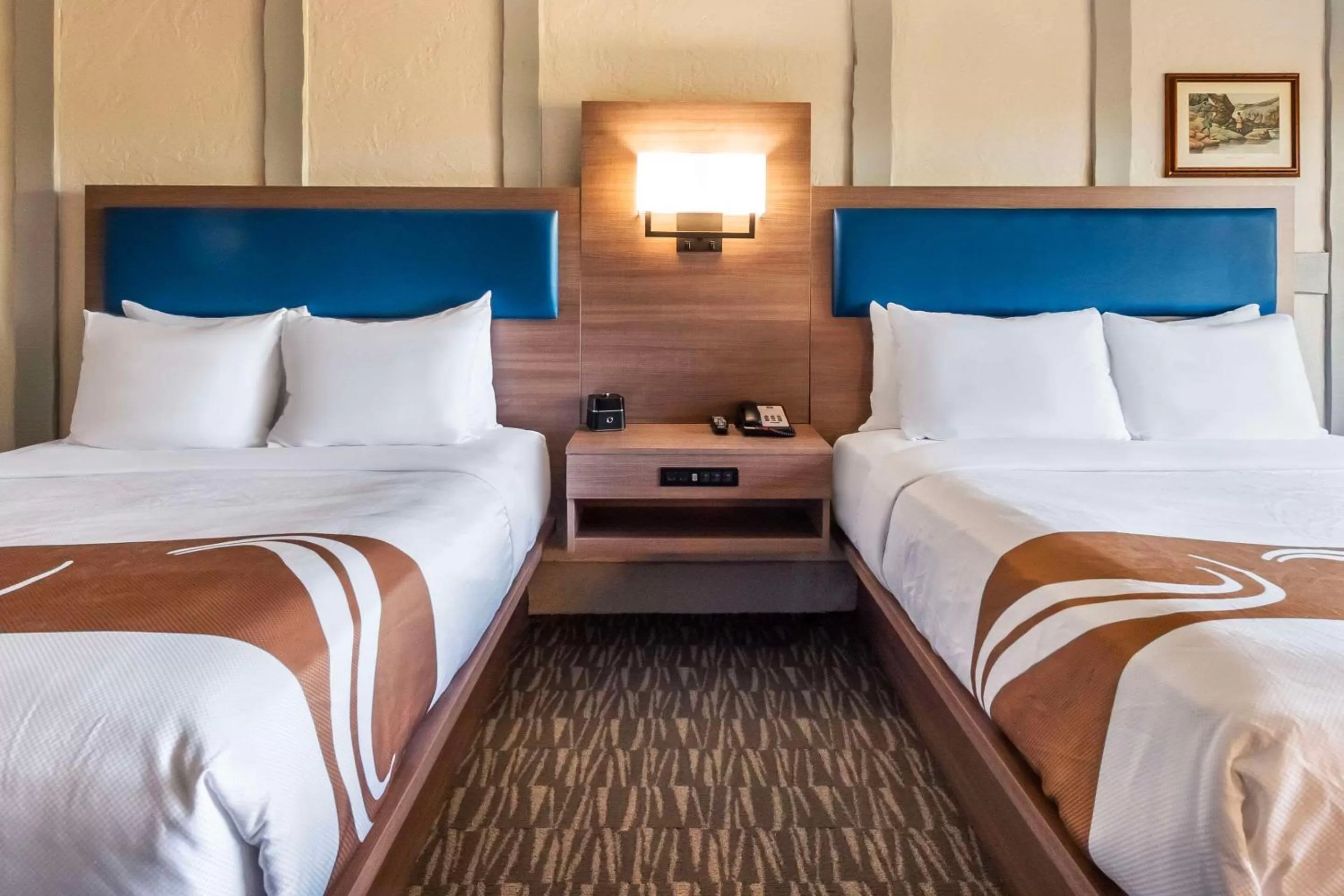 Bedroom, Bed in Quality Inn Waddling Dog