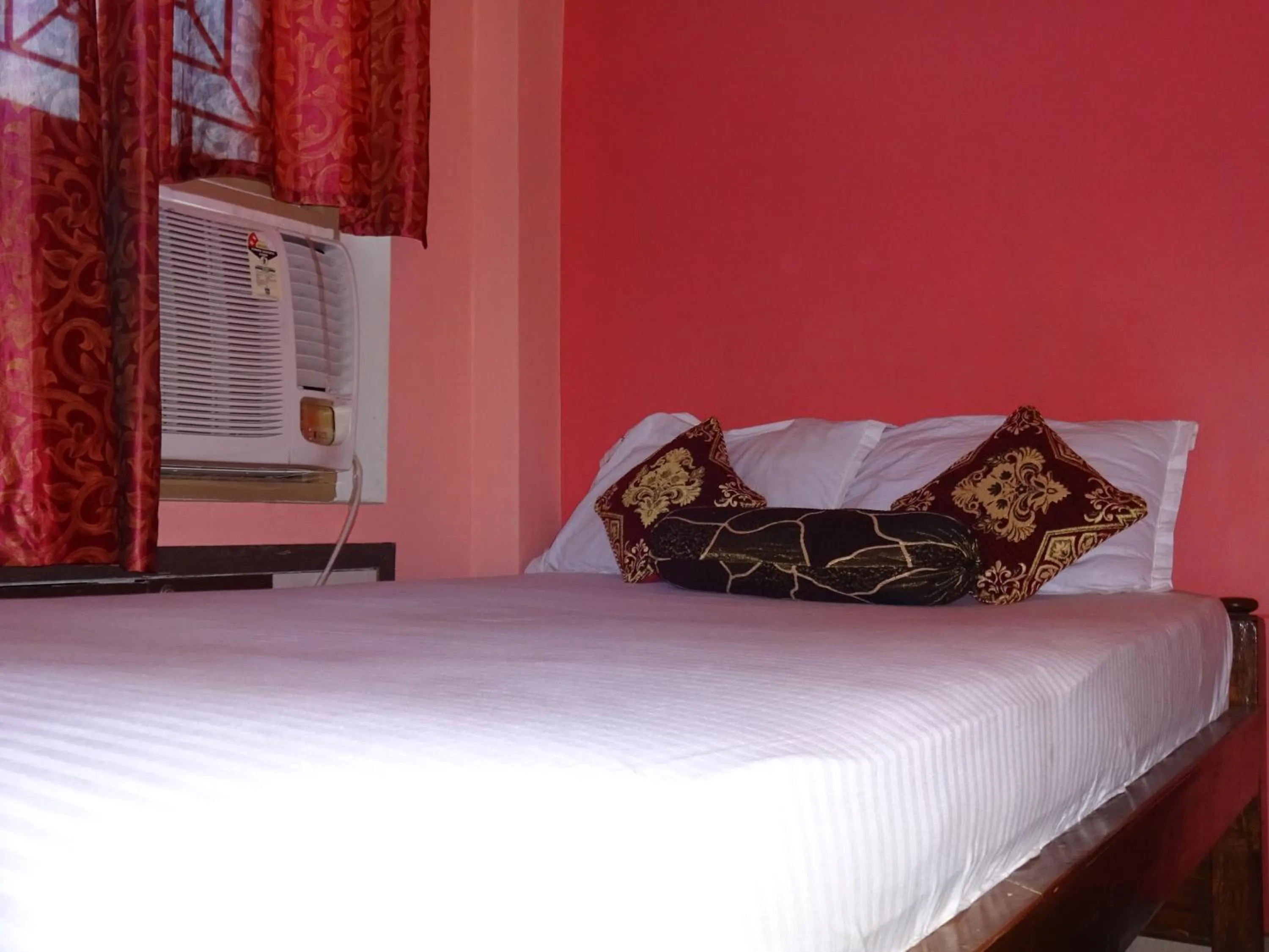 Bedroom, Bed in Hotel Viraat Inn