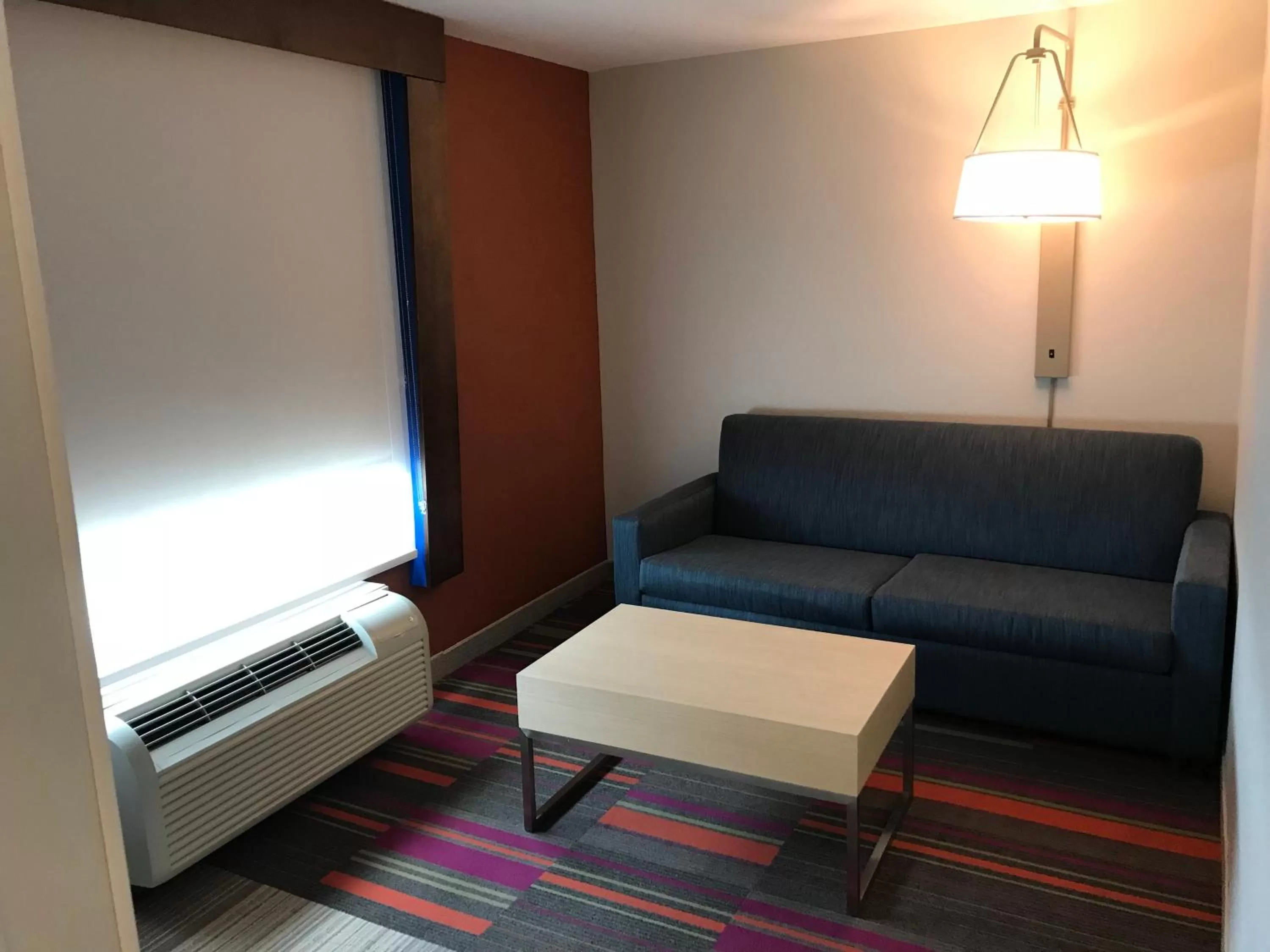 Photo of the whole room in Holiday Inn Express Orlando - South Davenport by IHG