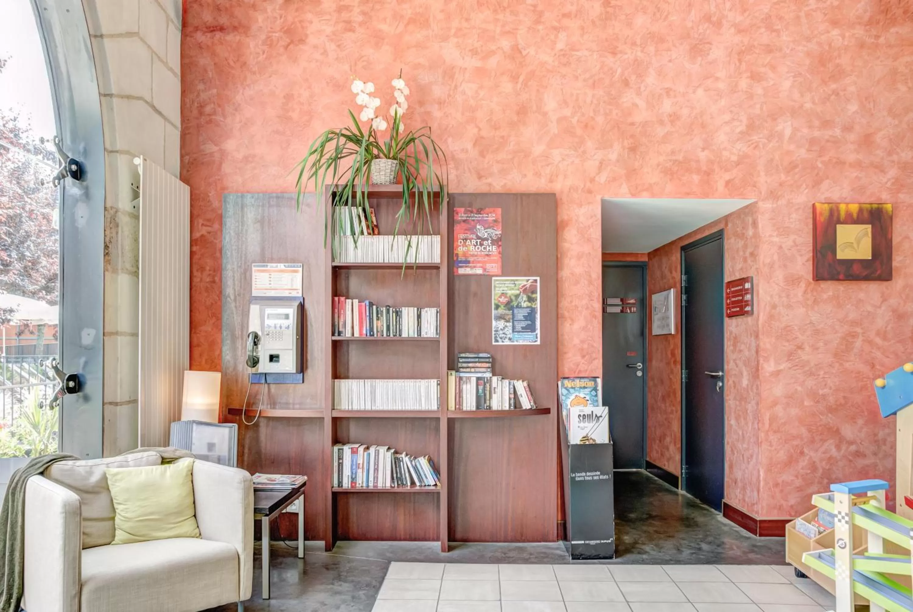 Library in Pierre & Vacances Le Moulin des Cordeliers