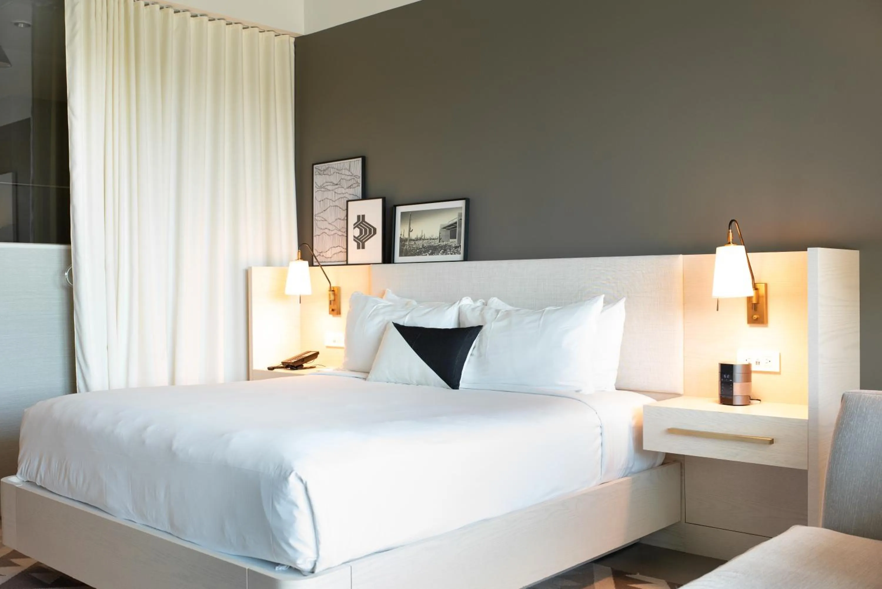 Bed in Mountain Shadows Resort Scottsdale