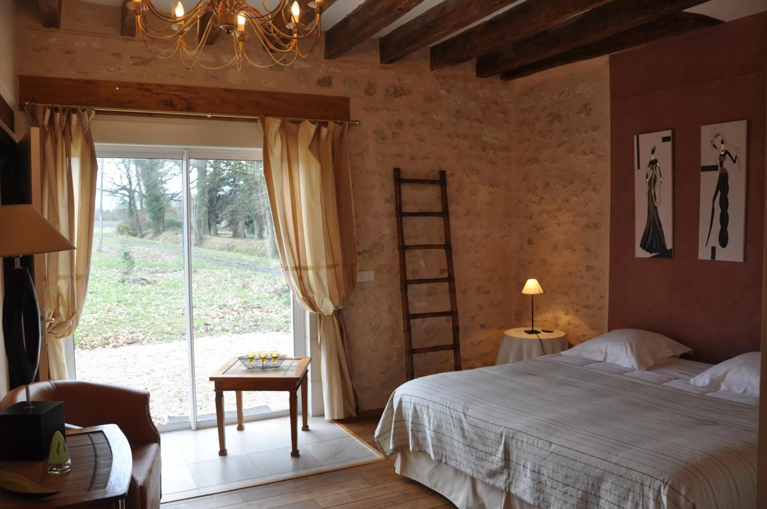 Bedroom, Bed in Les Pierres D'aurèle Chambres d'Hôtes
