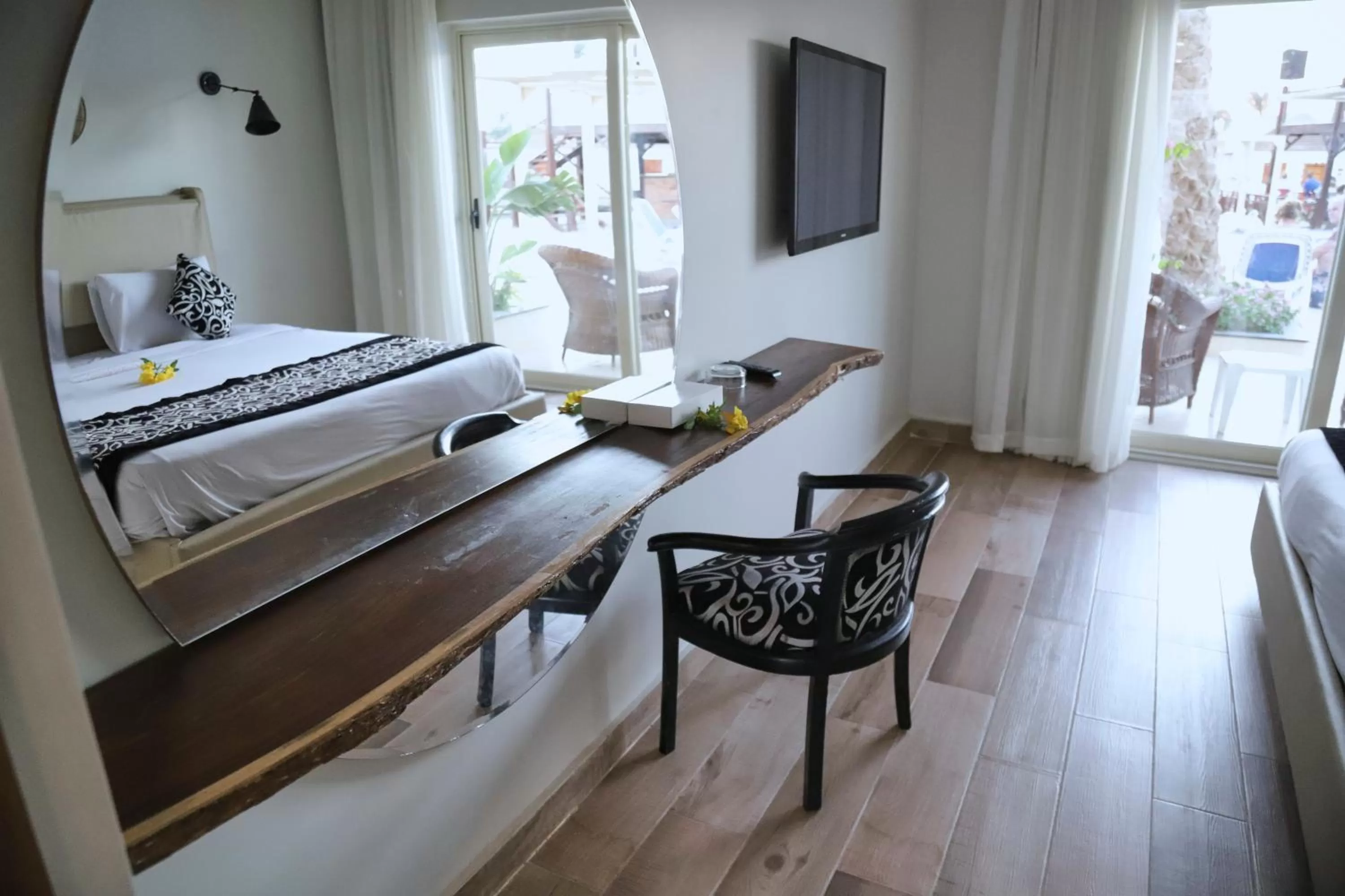 TV and multimedia in Panorama Bungalows Resort El Gouna