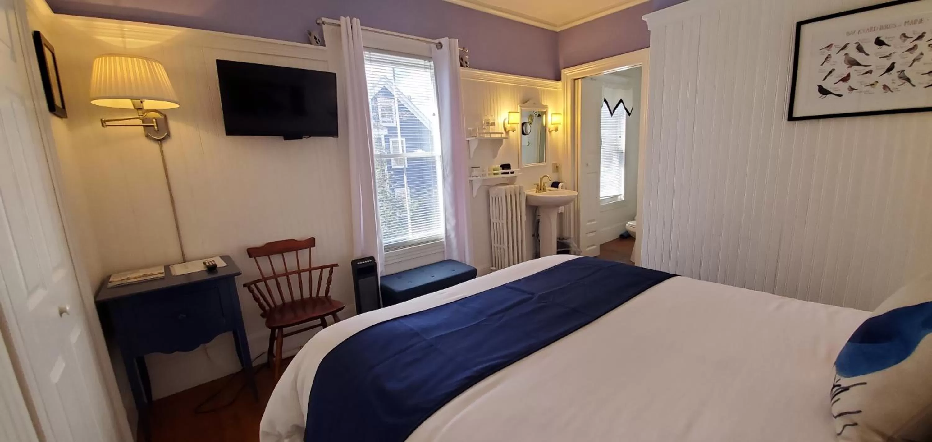 Queen Room - Lizzy's Room in Blackberry Inn