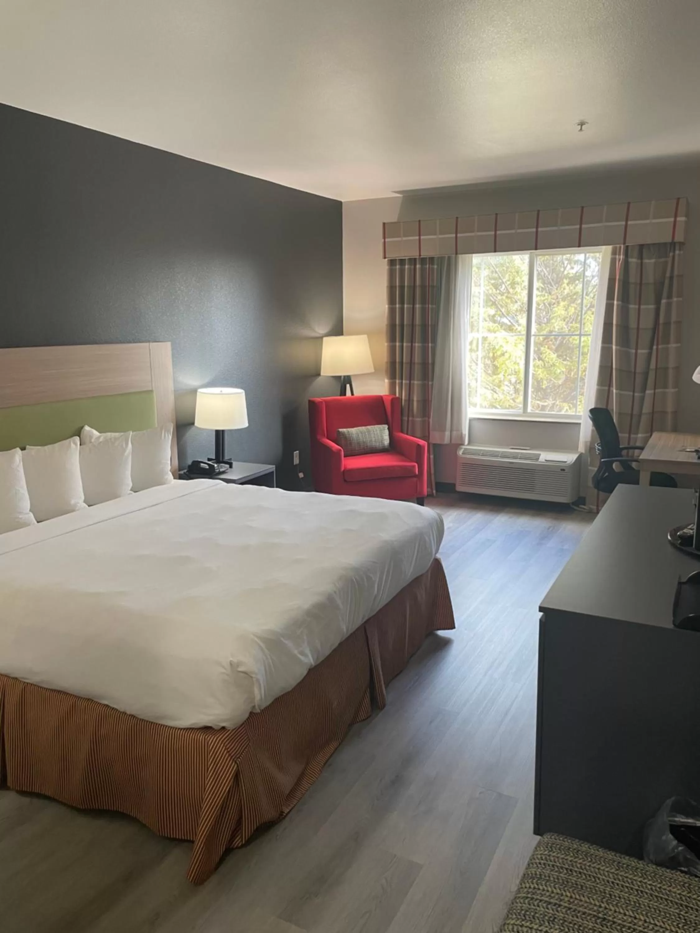 King Room in Country Inn & Suites by Radisson, College Station, TX