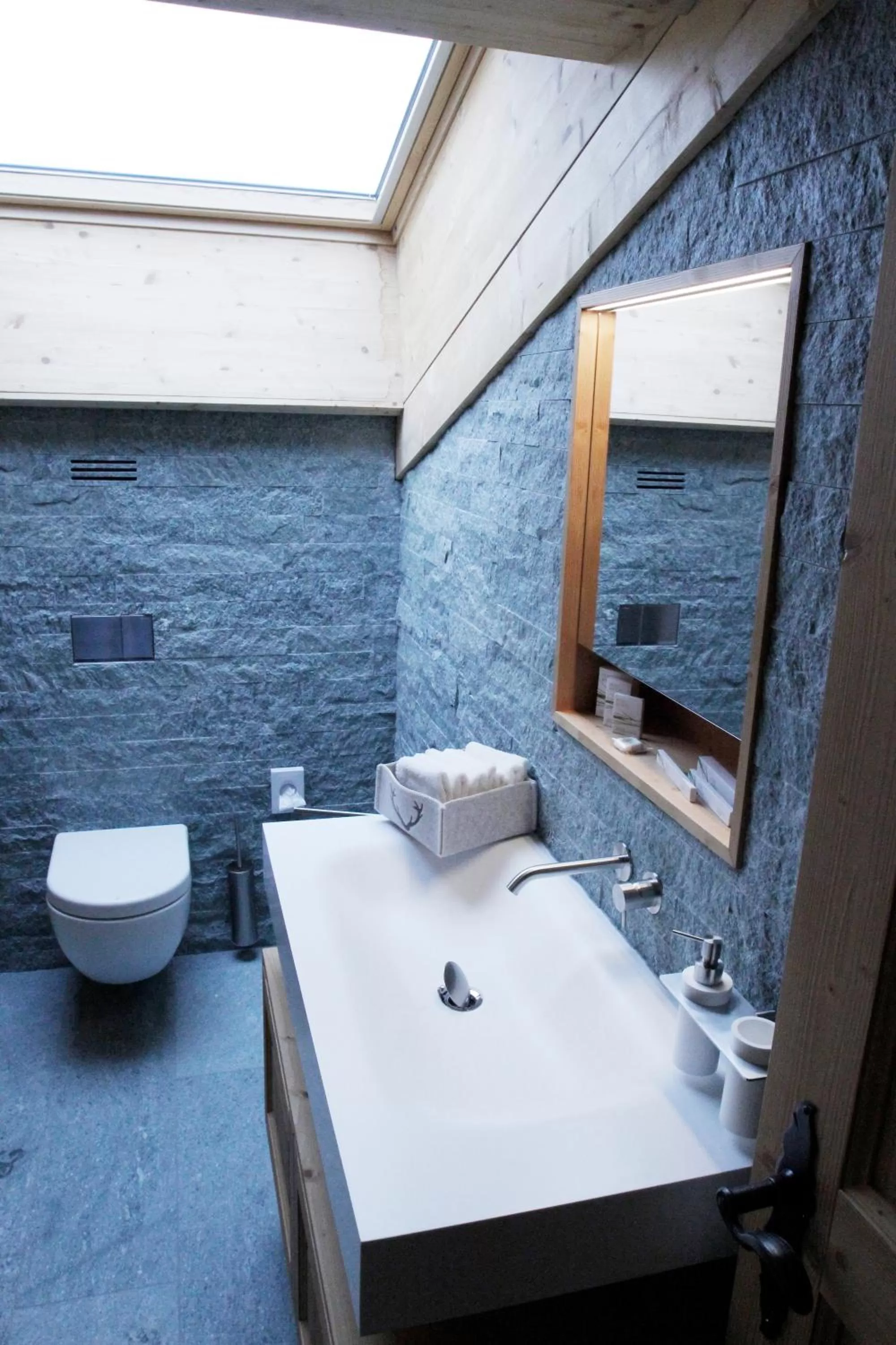Toilet in Hotel Sarain Active Mountain Resort