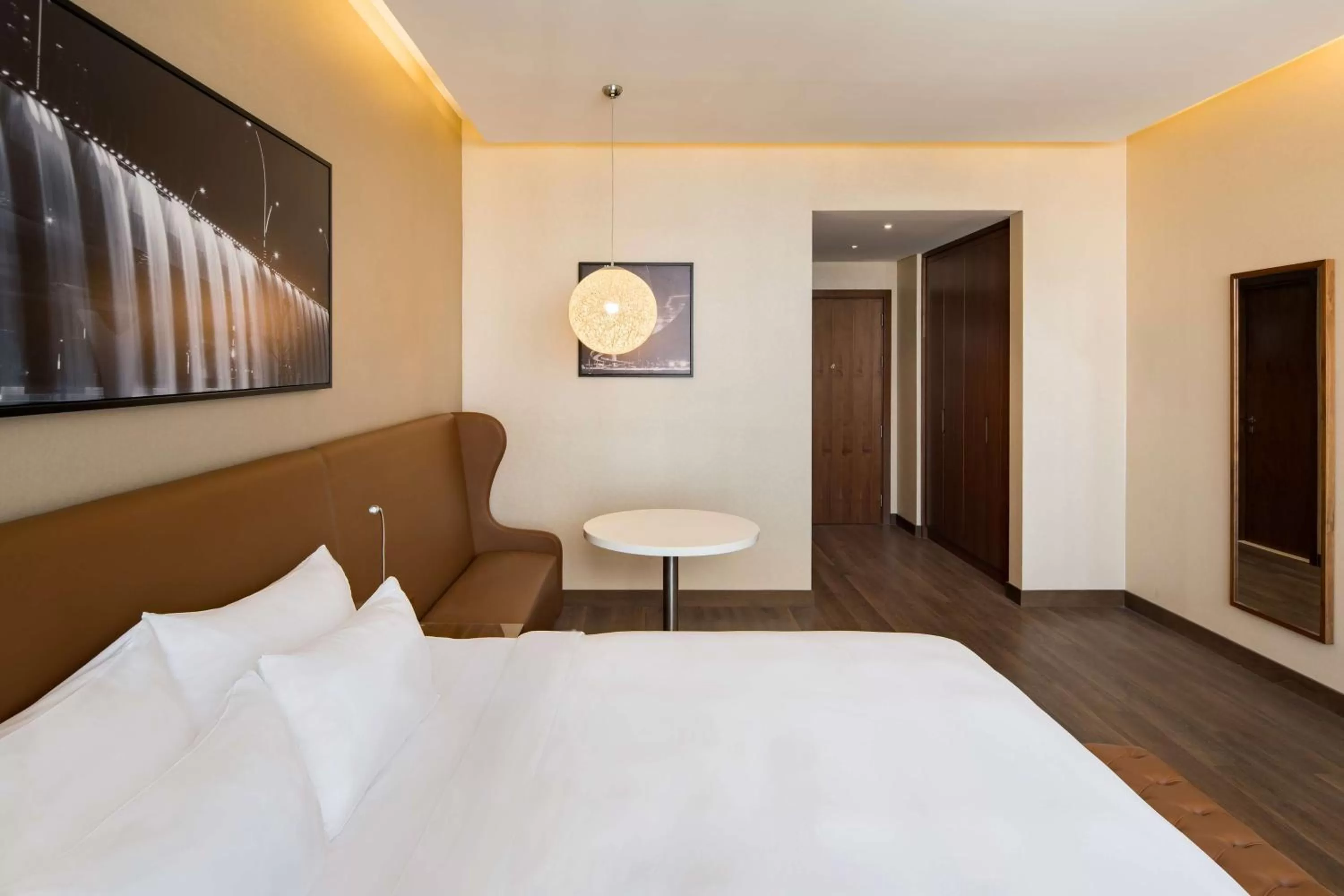 Coffee/tea facilities, Bed in Radisson Blu Hotel, Dubai Canal View