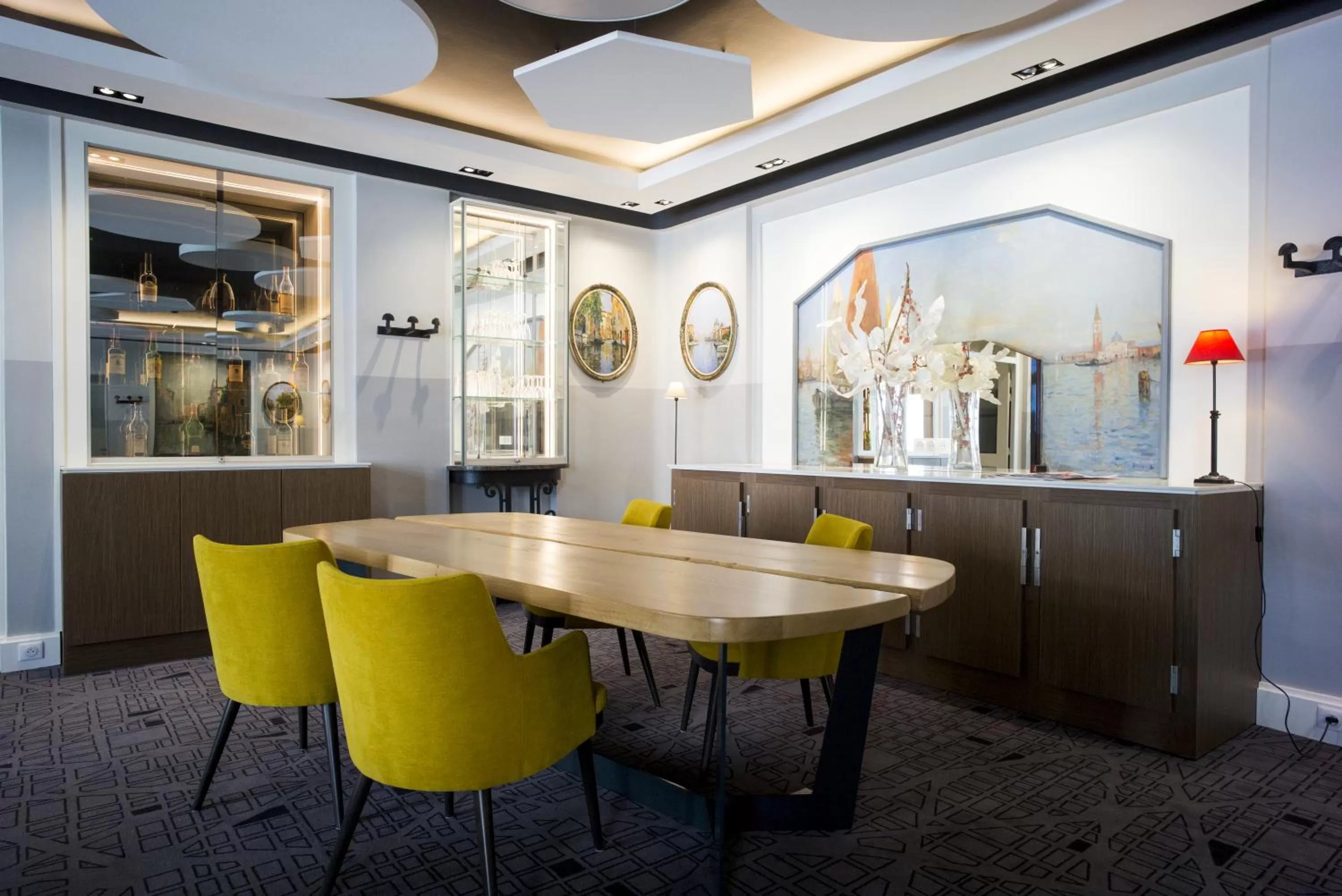 Lounge or bar in Hôtel Mercure Rodez Cathédrale