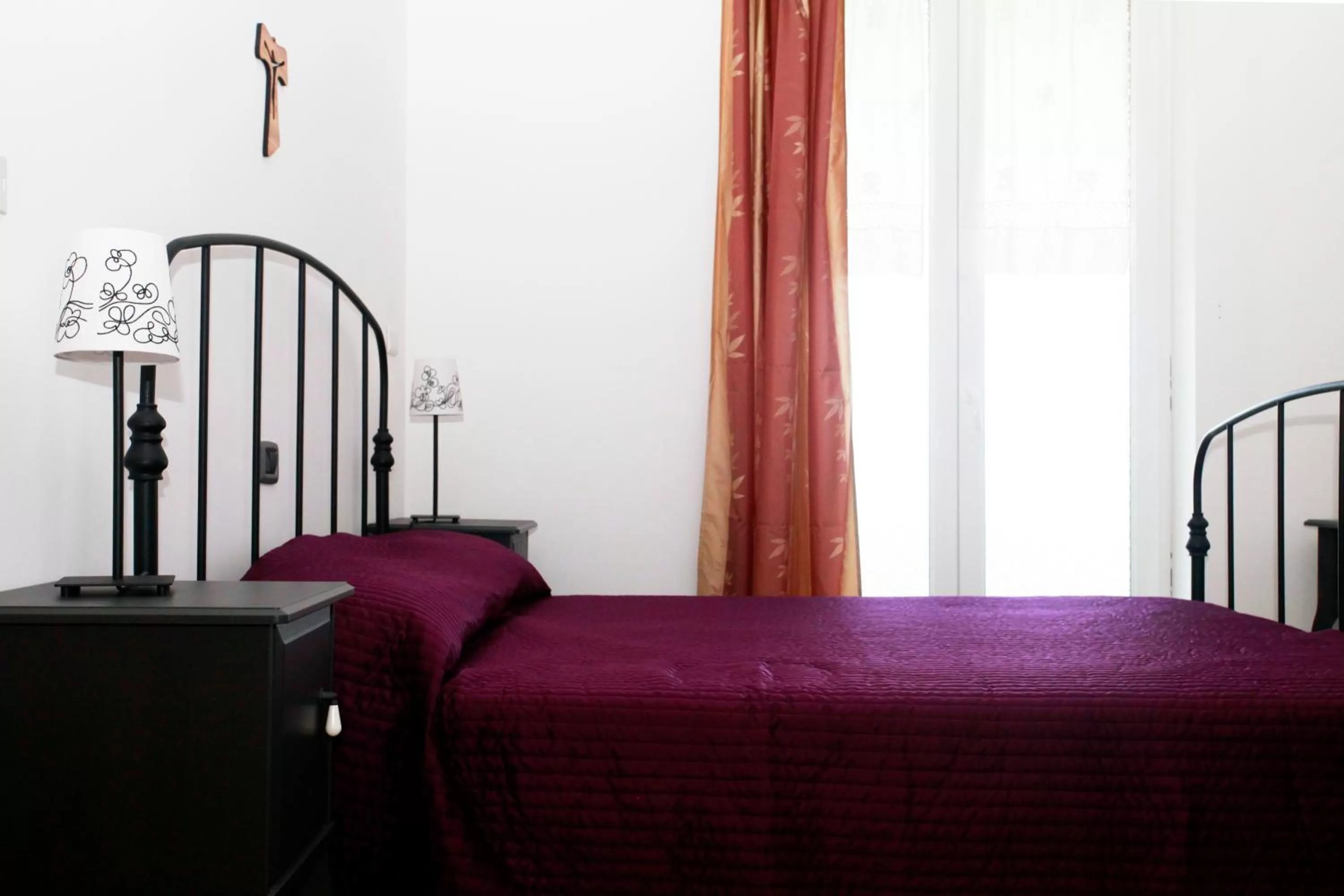 Bed in Apartment Lake Maggiore - ITALIA