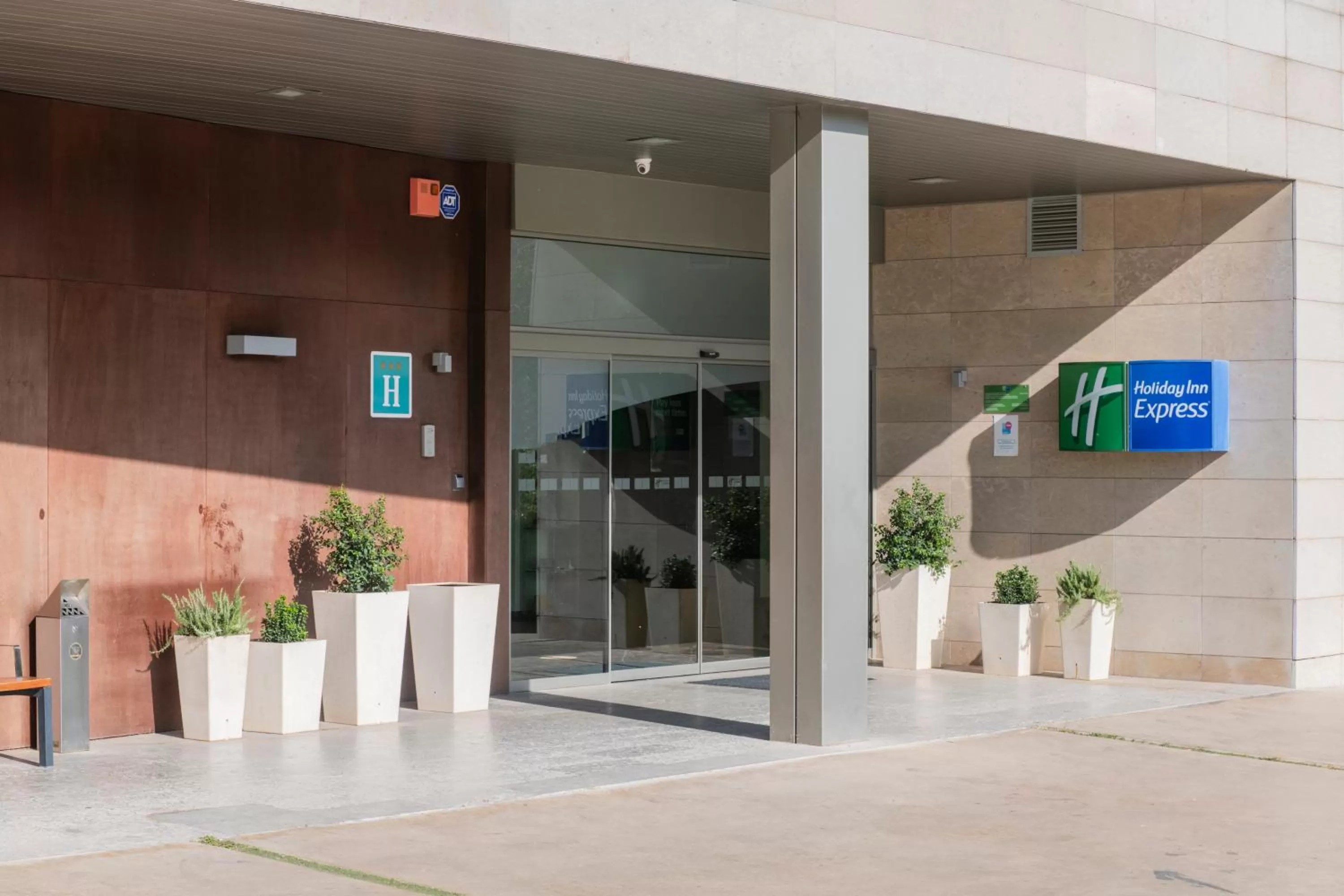 Facade/entrance in Holiday Inn Express Sant Cugat by IHG
