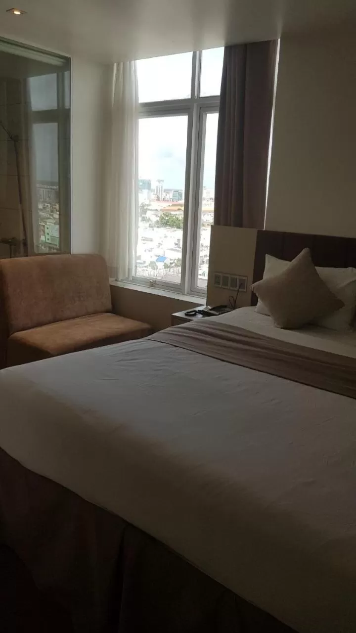 Bedroom, Bed in Holiday One Can Tho Hotel