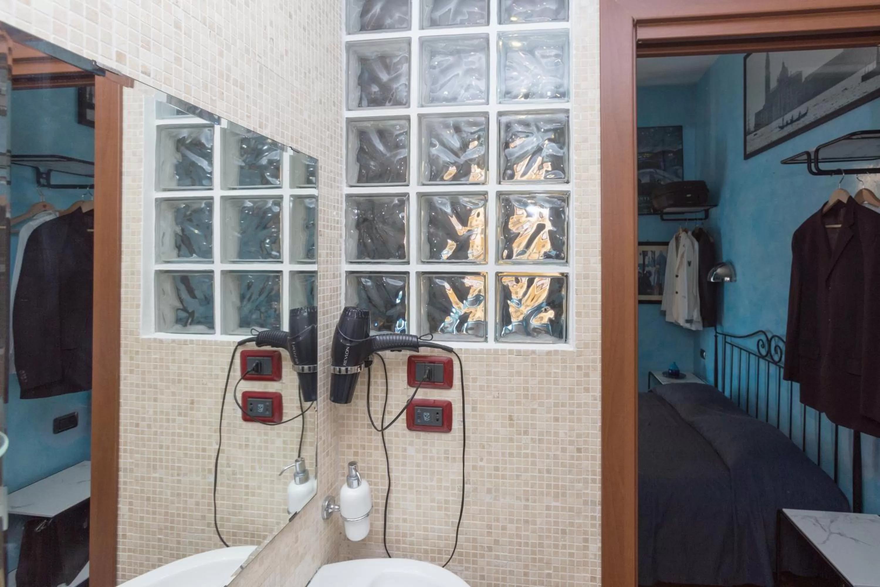 Photo of the whole room in DomusAmor Colosseo