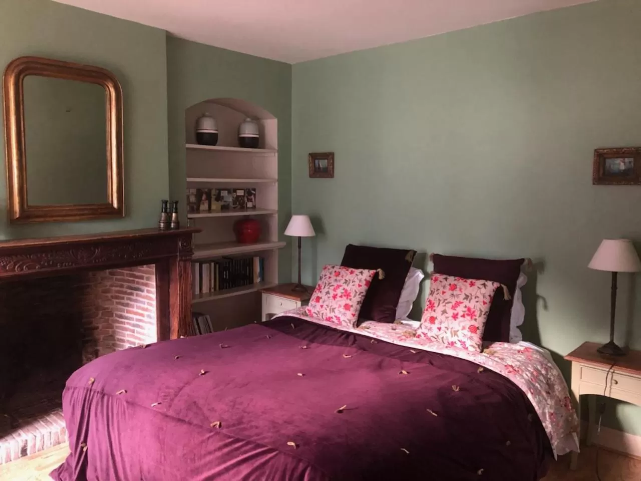 Bed in La Cour Sainte Catherine demeure de charme