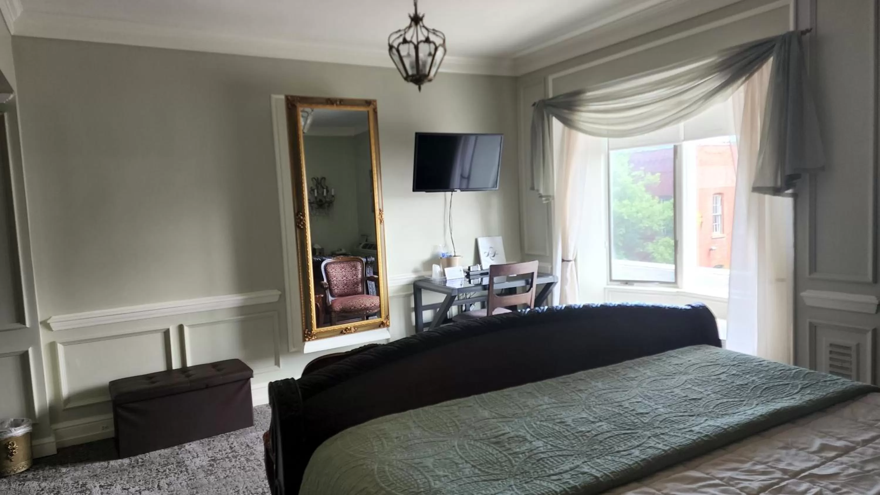 City view, Bed in Lowell Inn