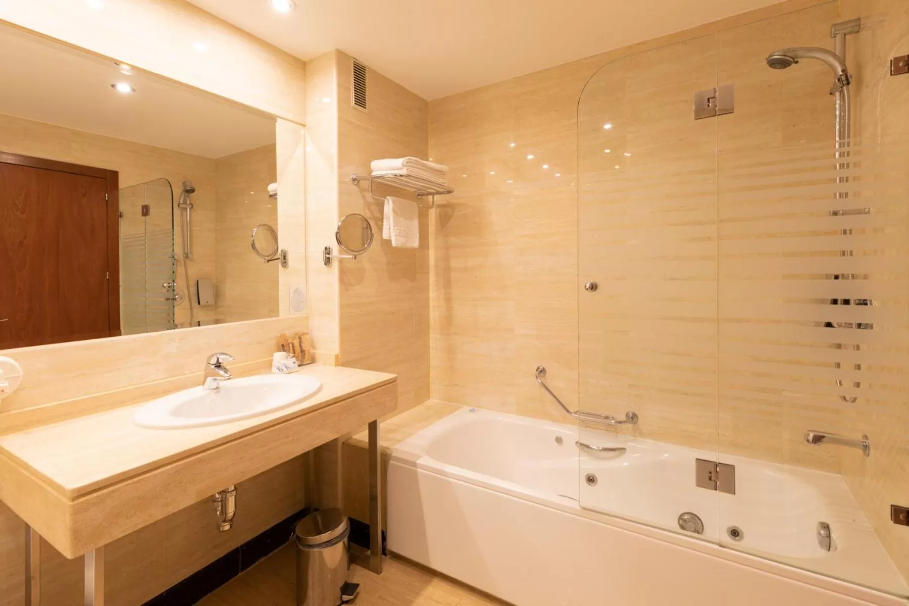 Bathroom in Hotel San Juan de los Reyes