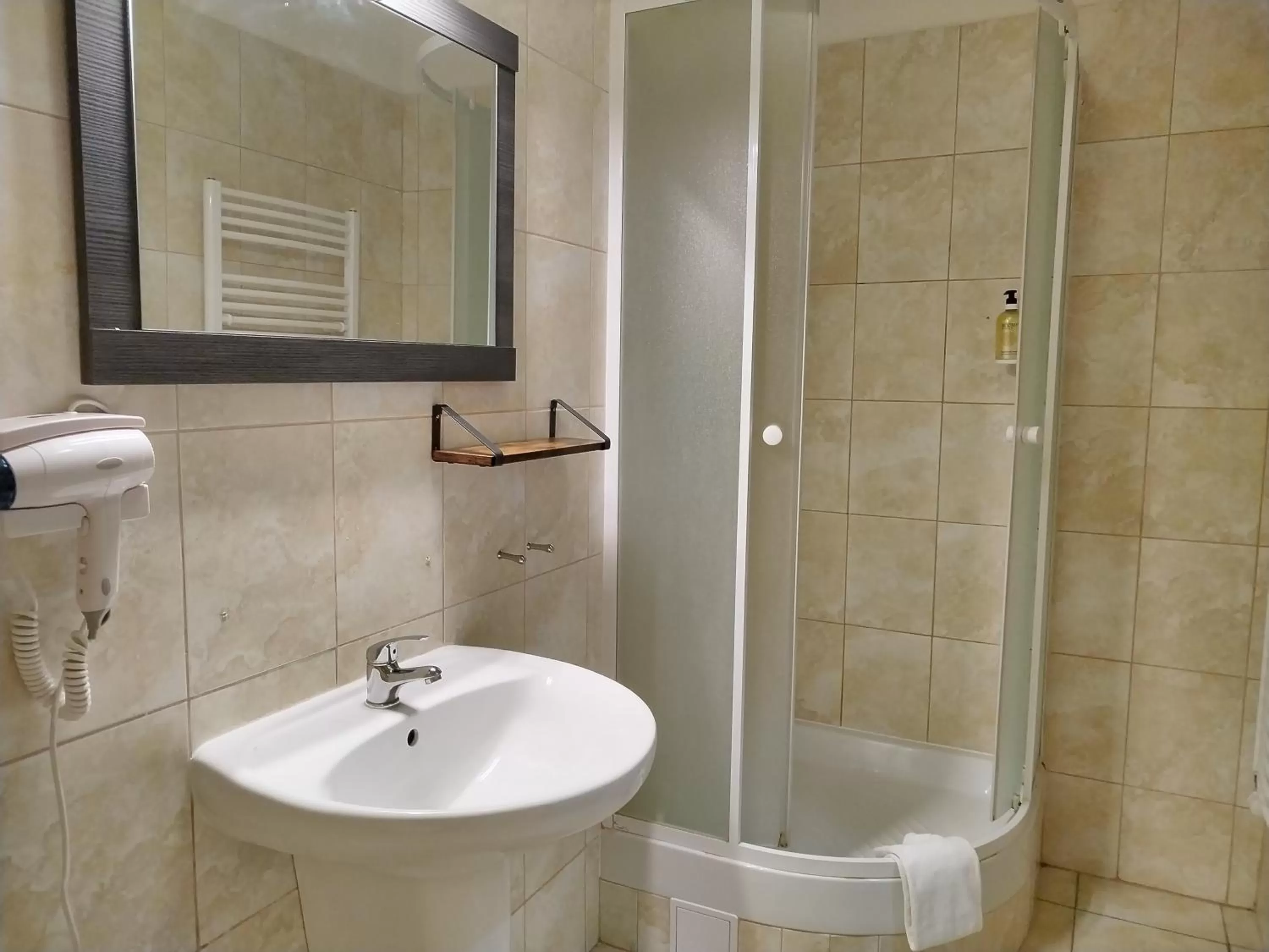 Shower in Hotel Arko