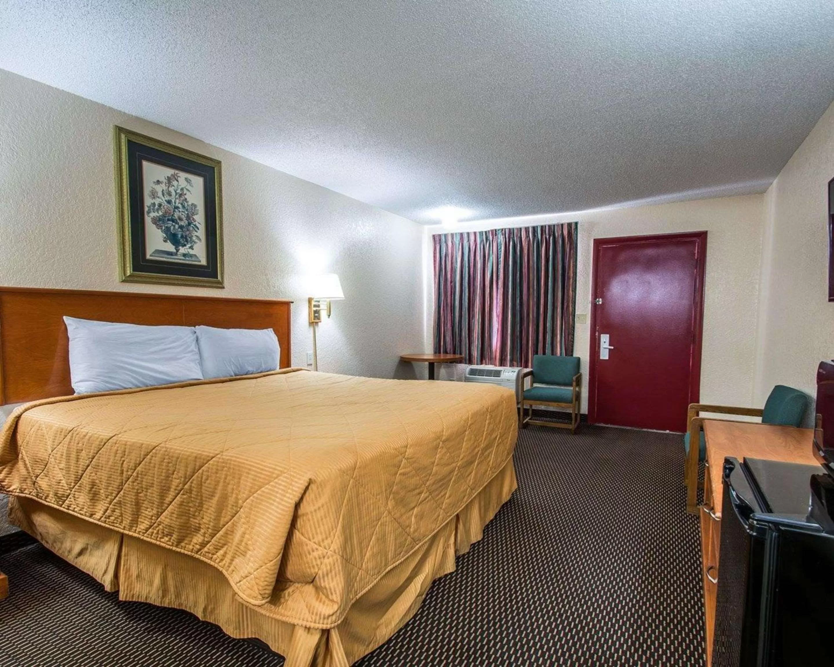 Photo of the whole room, Bed in Rodeway Inn Fort Pierce I-95