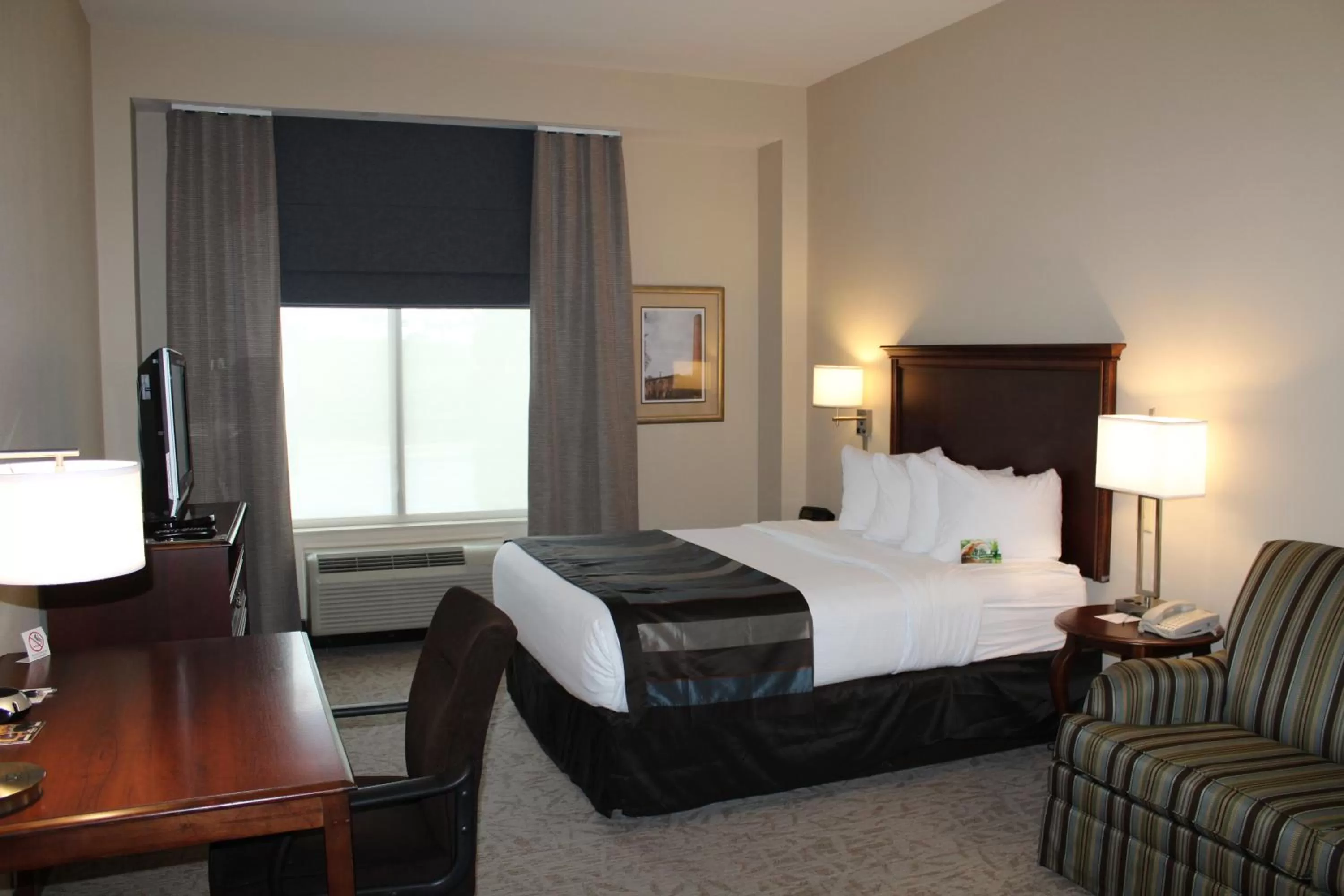 Bed in Lexington Expo Hotel by IHG