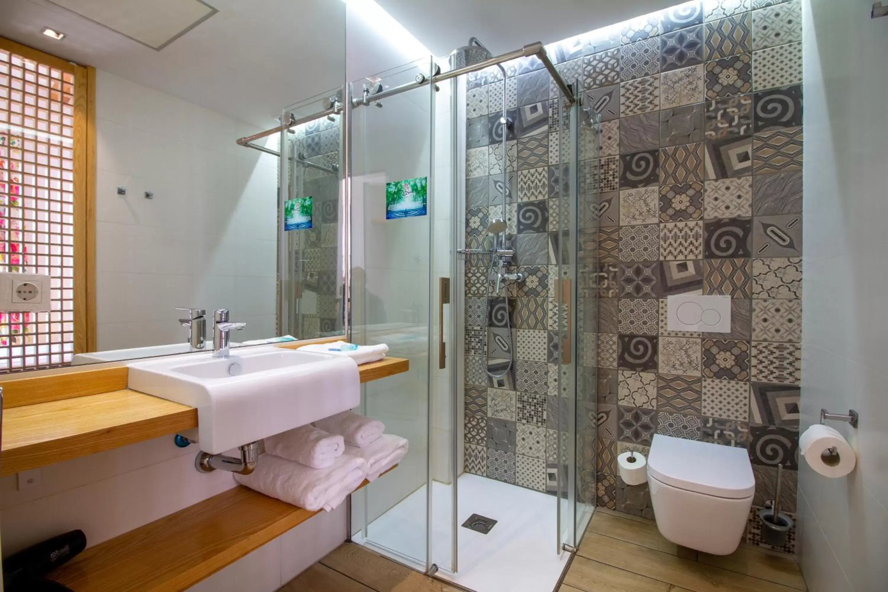 Double or Twin Room with Balcony in Rosal by Seaward Suites Double or Twin Room with Balcony in Rosal by Seaward Suites