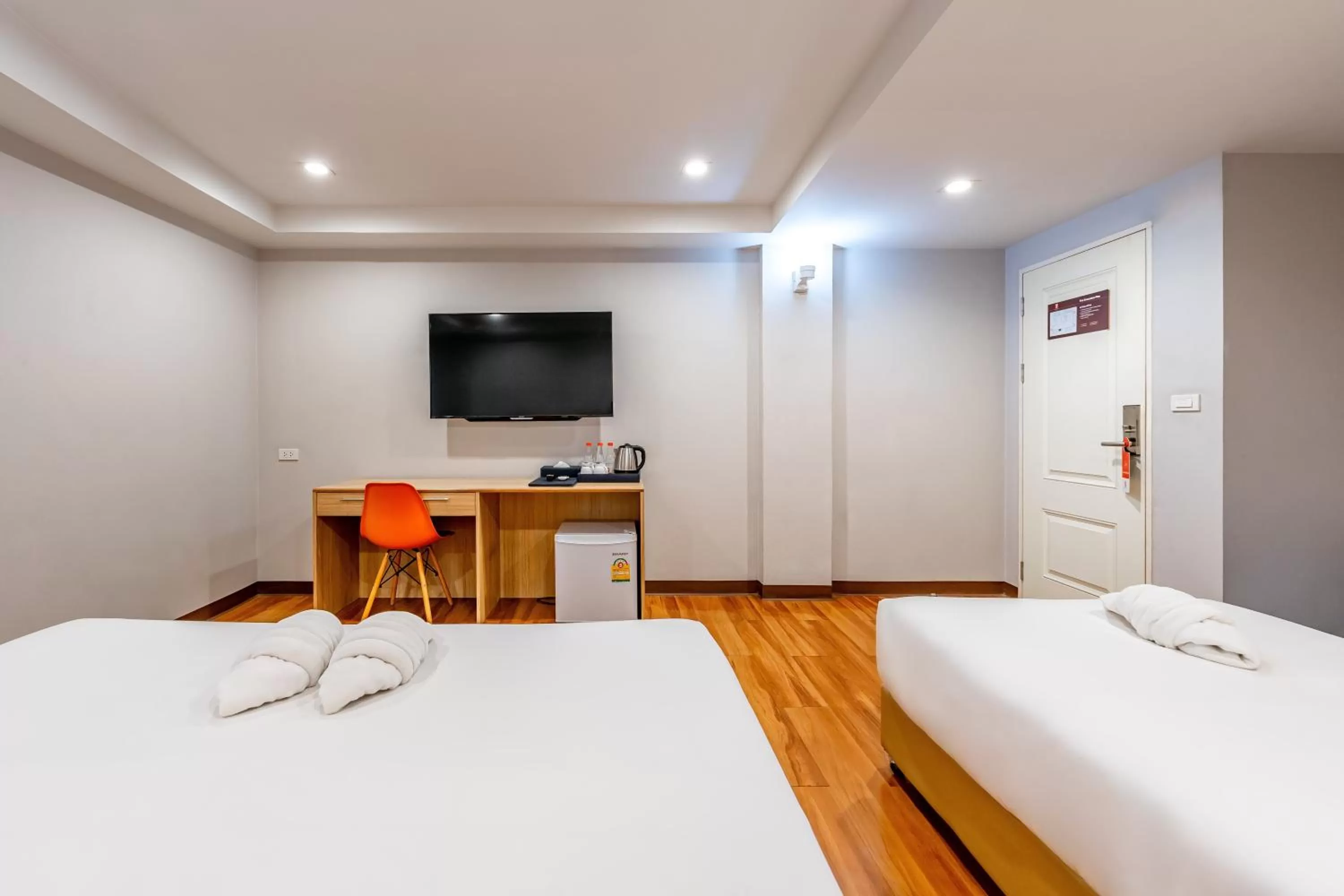 Bed in 7 Days Premium Hotel at Icon Siam Station - No Parking