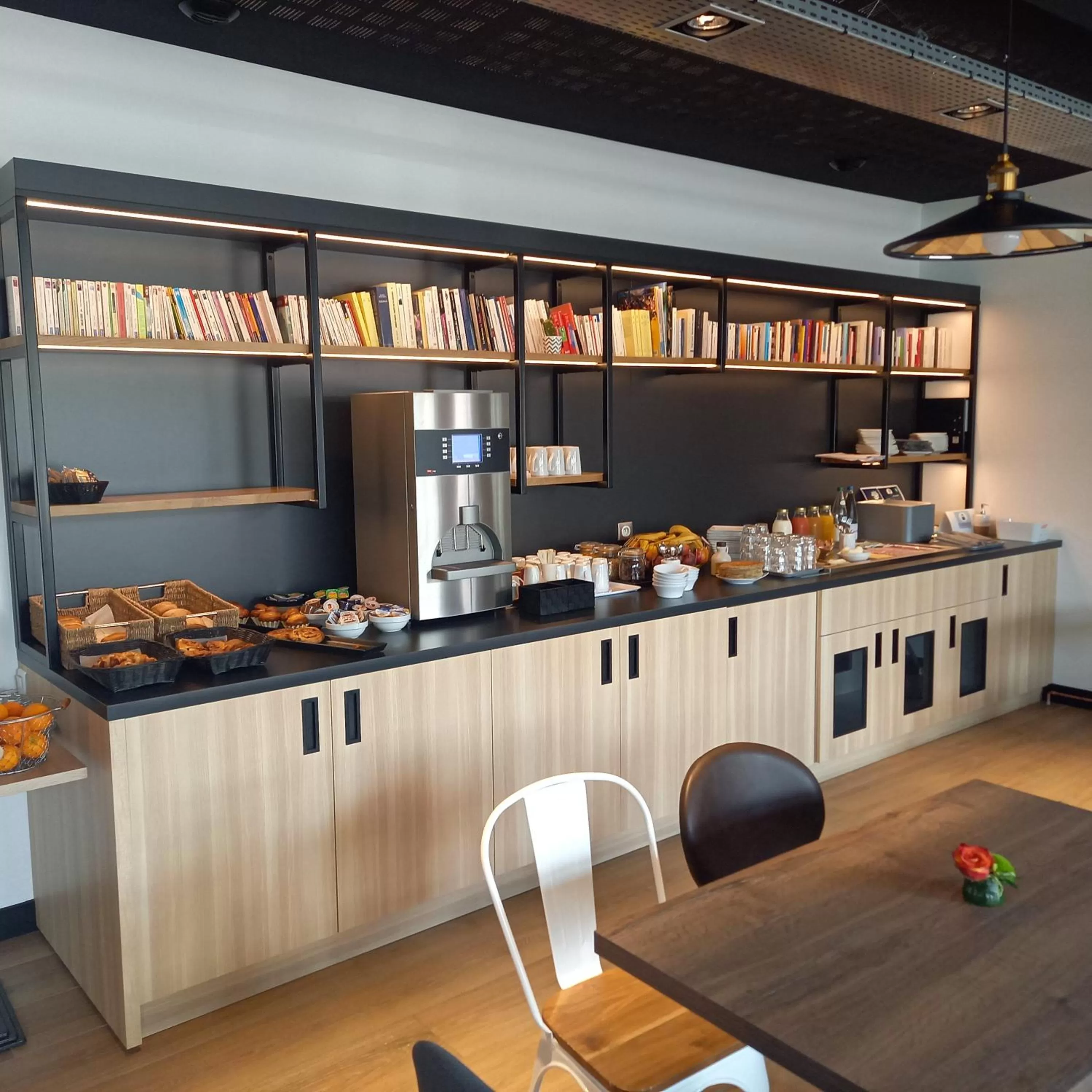 Food and drinks in Campanile Epinal Centre - Gare