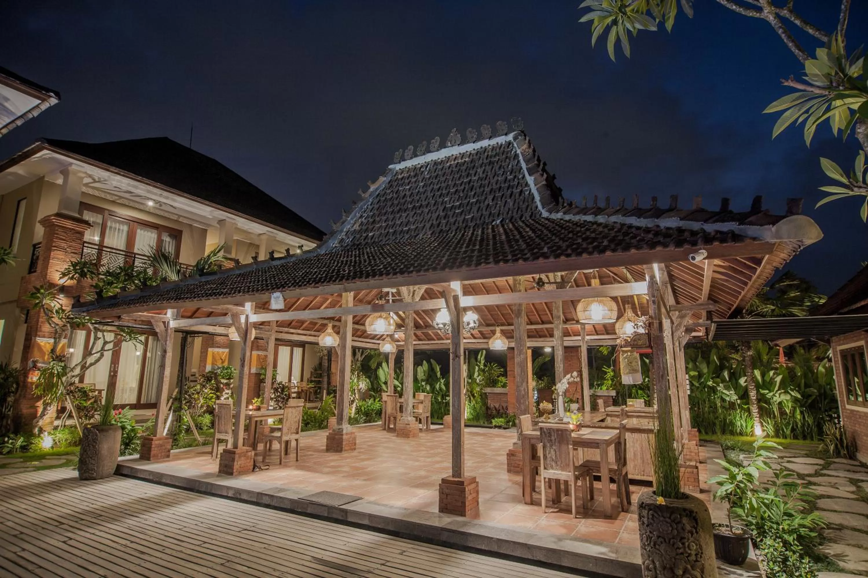 Restaurant/places to eat in Bubu Suite by Prasi