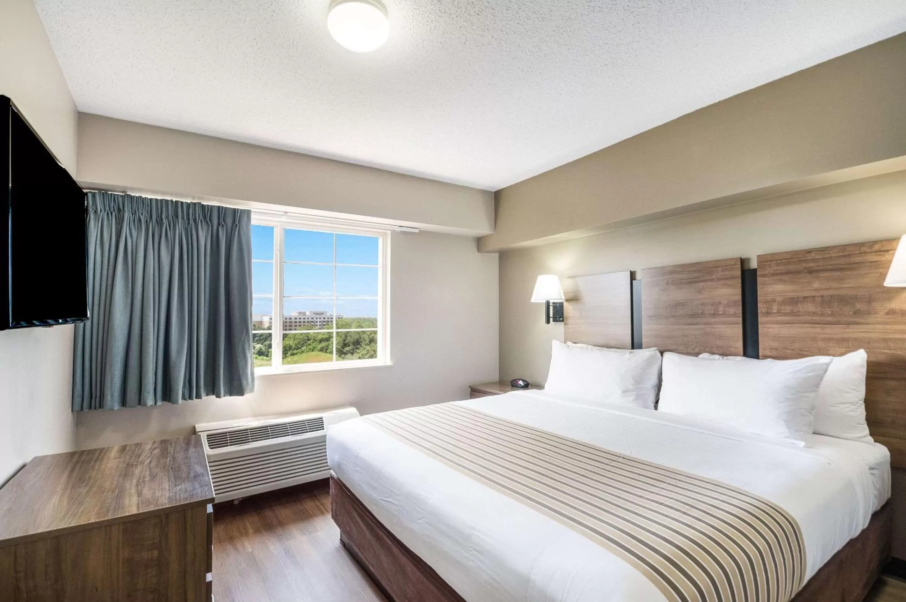 Bed in Suburban Studios Sterling - Washington Dulles