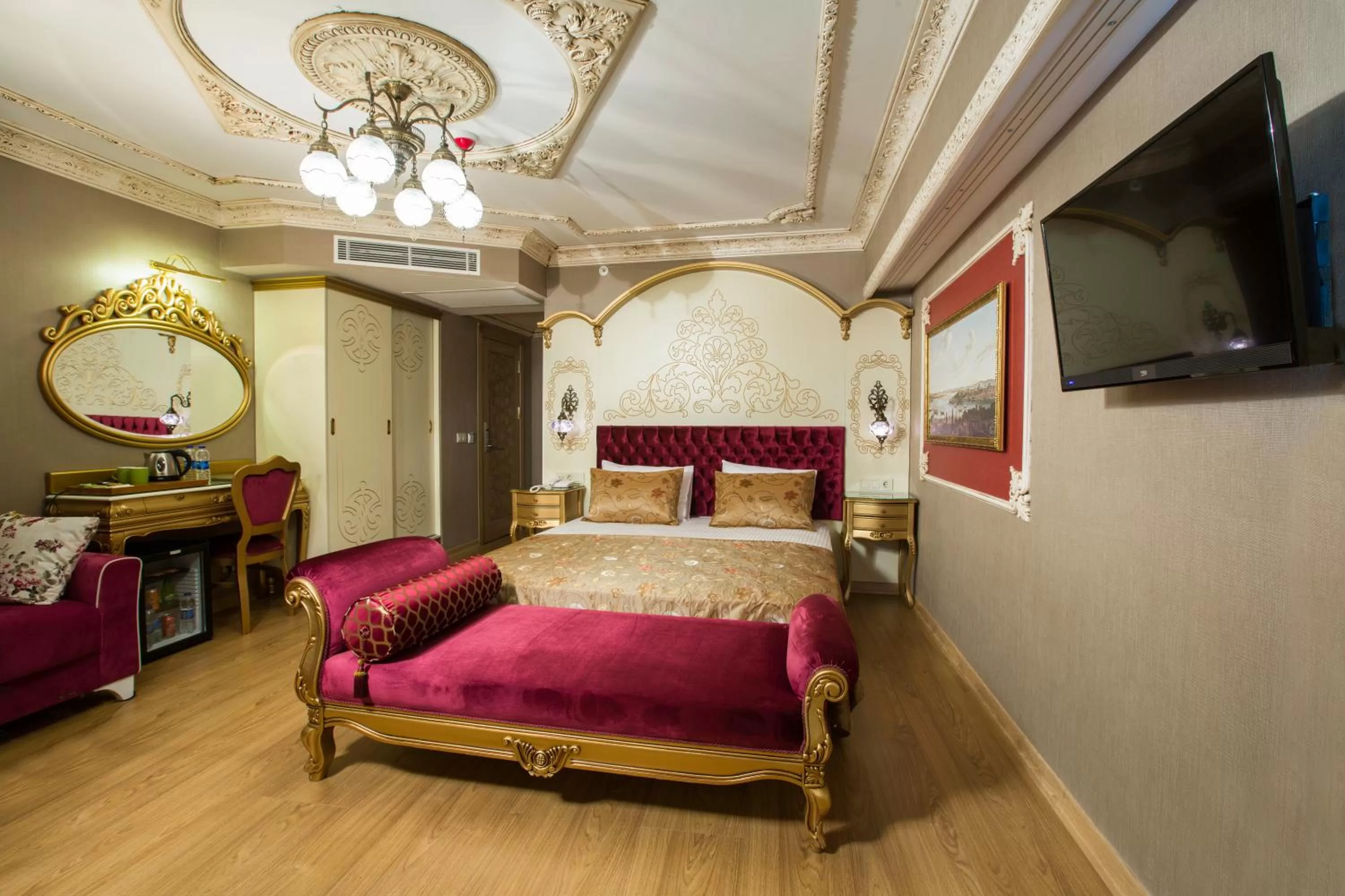 Bed in Empire Suite Hotel