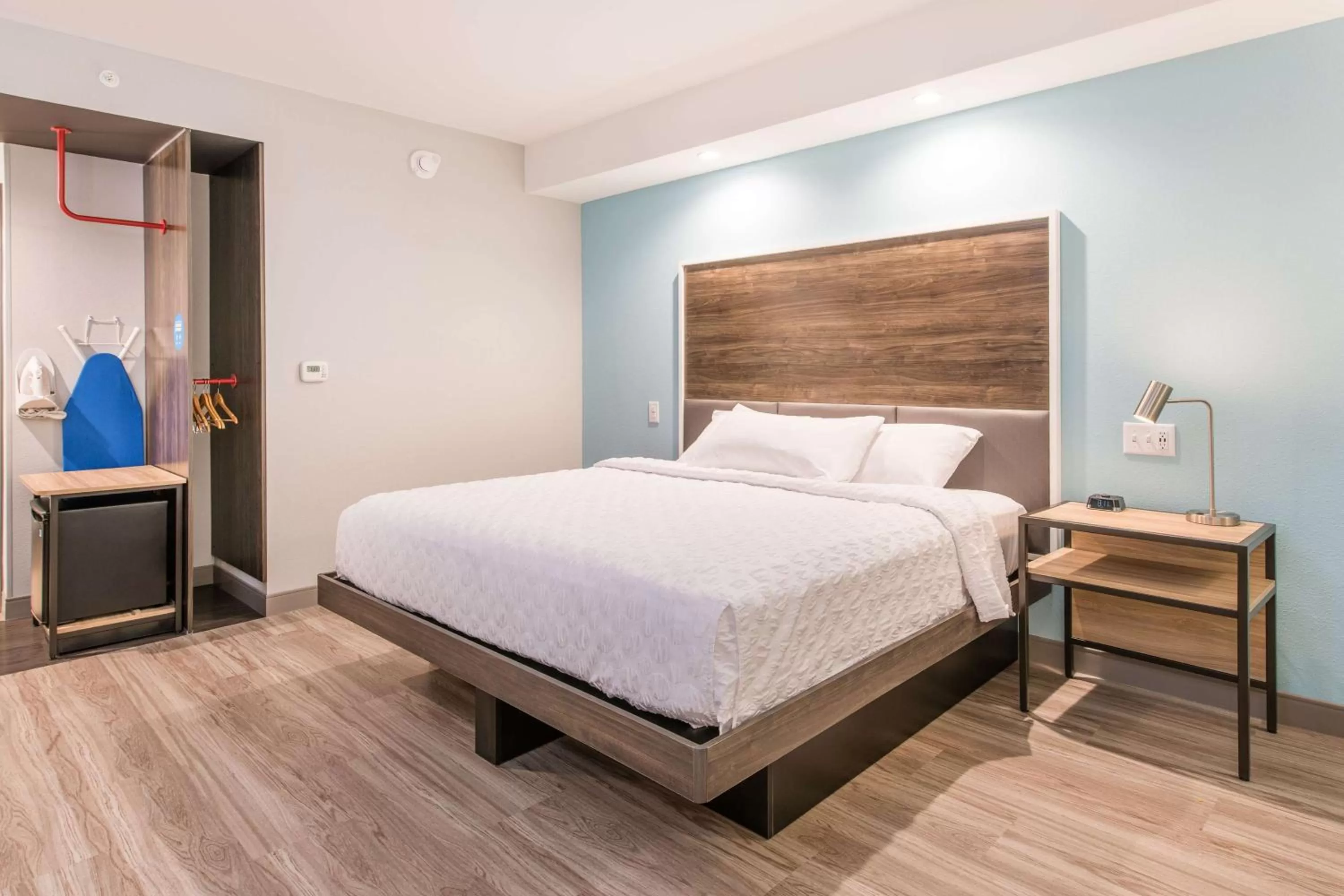 Bed in Tru by Hilton Fayetteville I-95