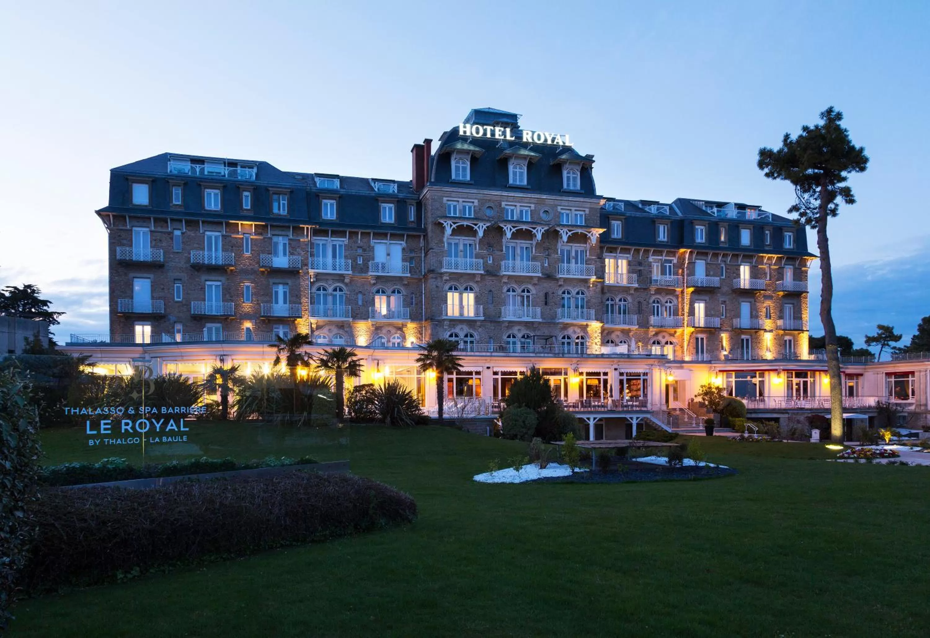 Facade/entrance in Hôtel Barrière Le Royal La Baule
