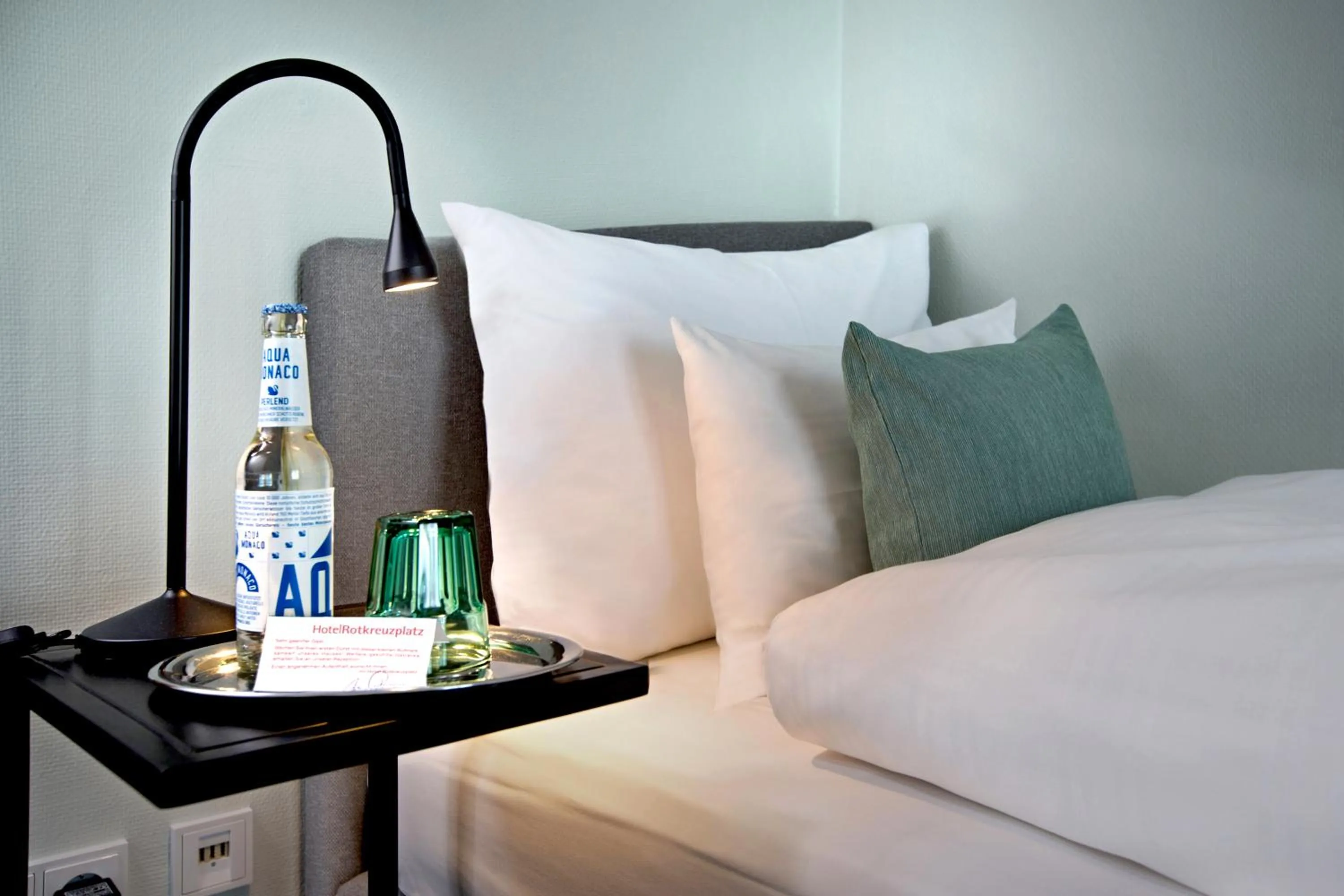 Bed in Hotel Rotkreuzplatz