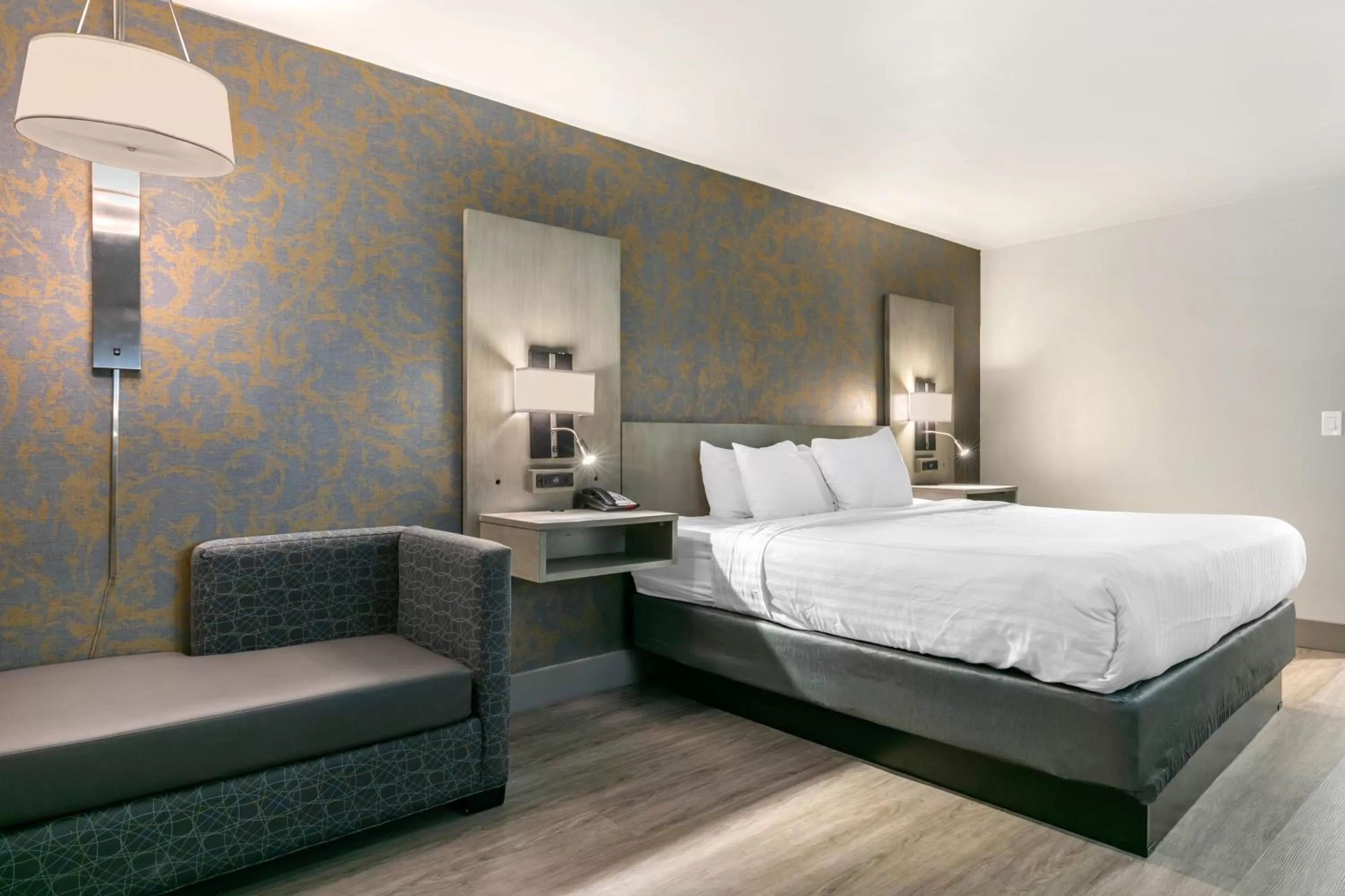 Bedroom, Bed in Clarion Inn Murfreesboro Old Fort Pkwy