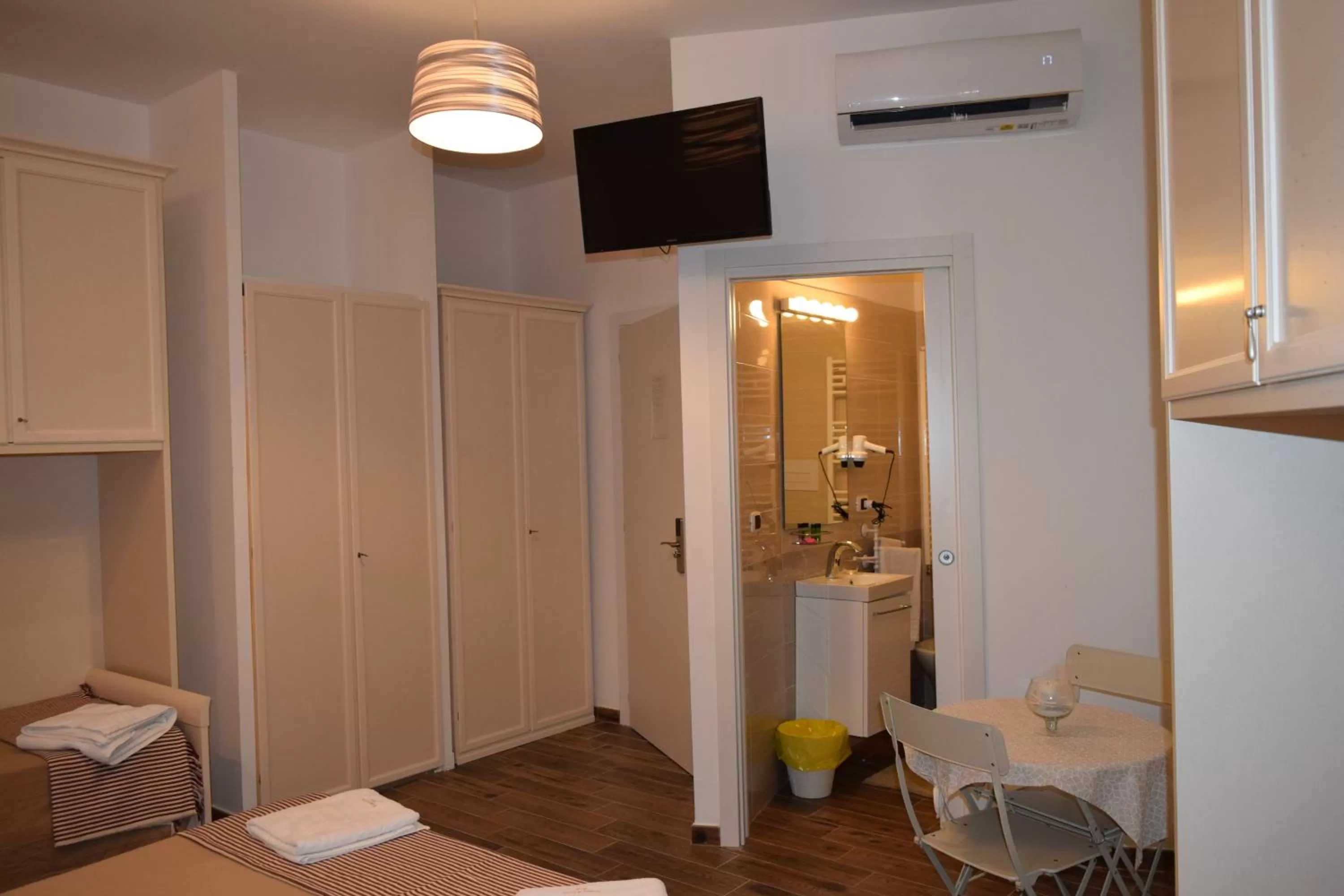 Bathroom, Bed in DomuS al Corso B&B