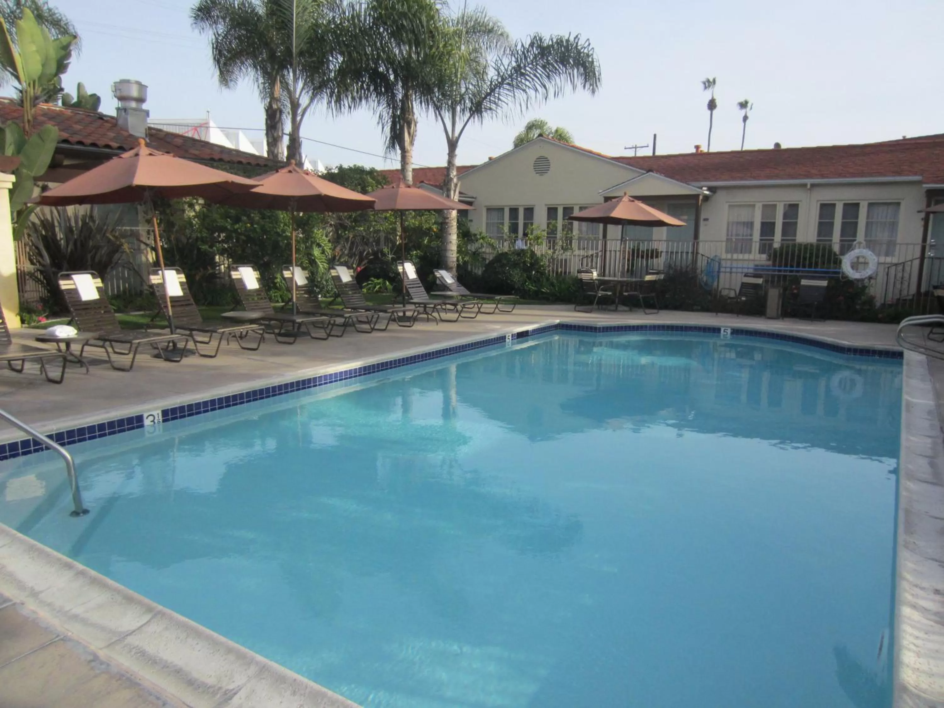 Swimming pool in Old Town Inn