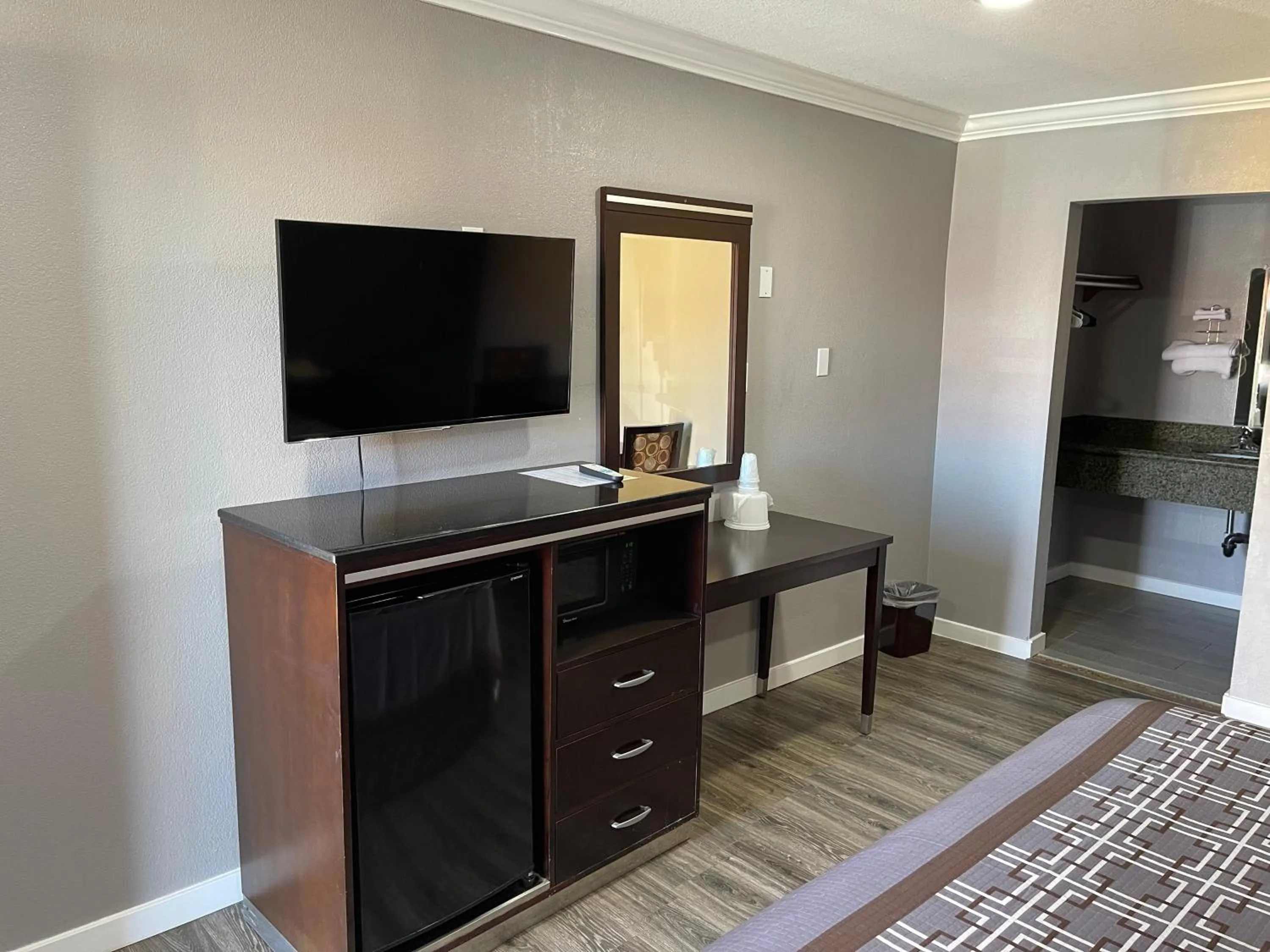 Bed in El Segundo Inn