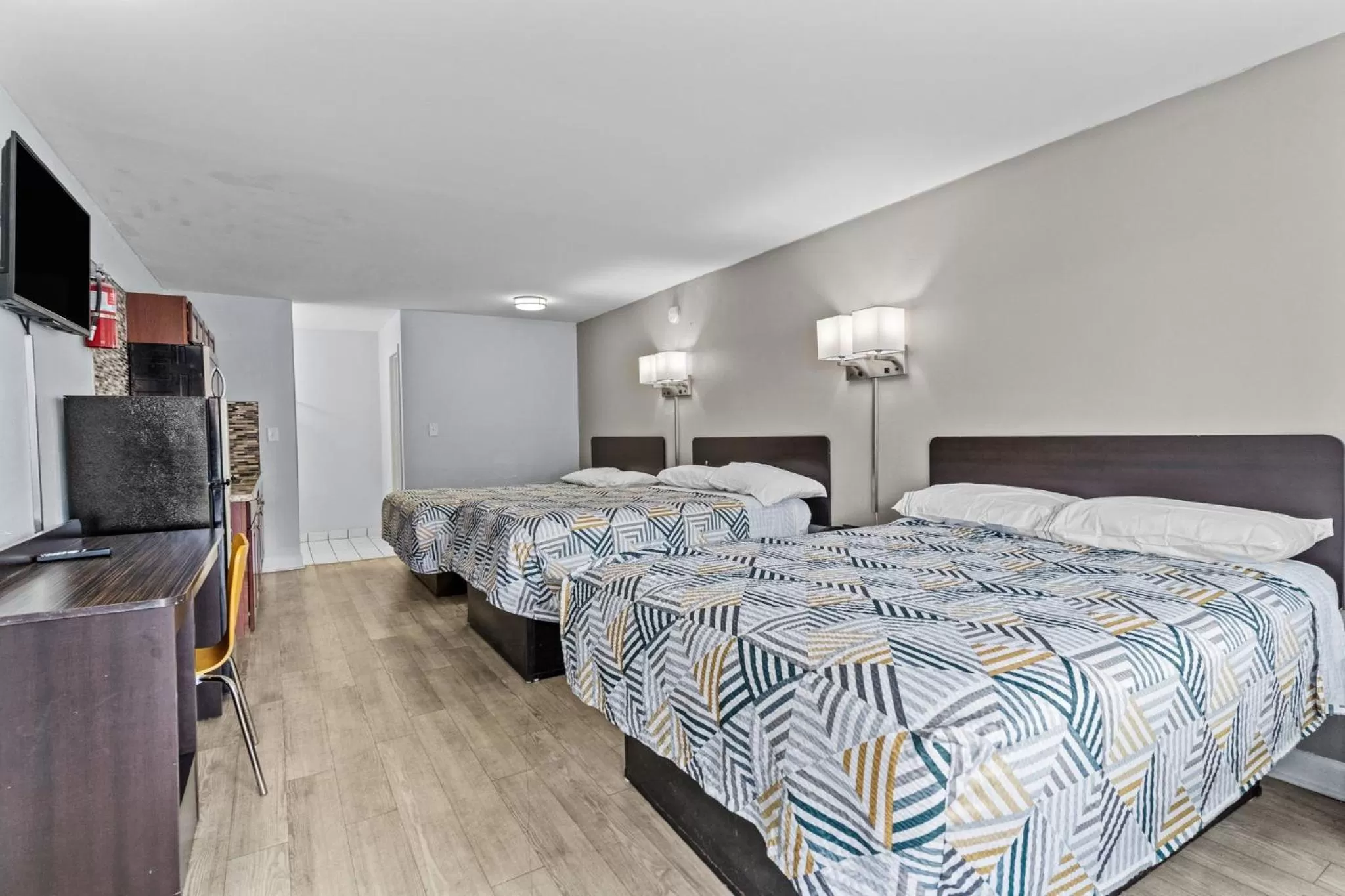 Photo of the whole room, Bed in Studio 6 Wilmington, NC