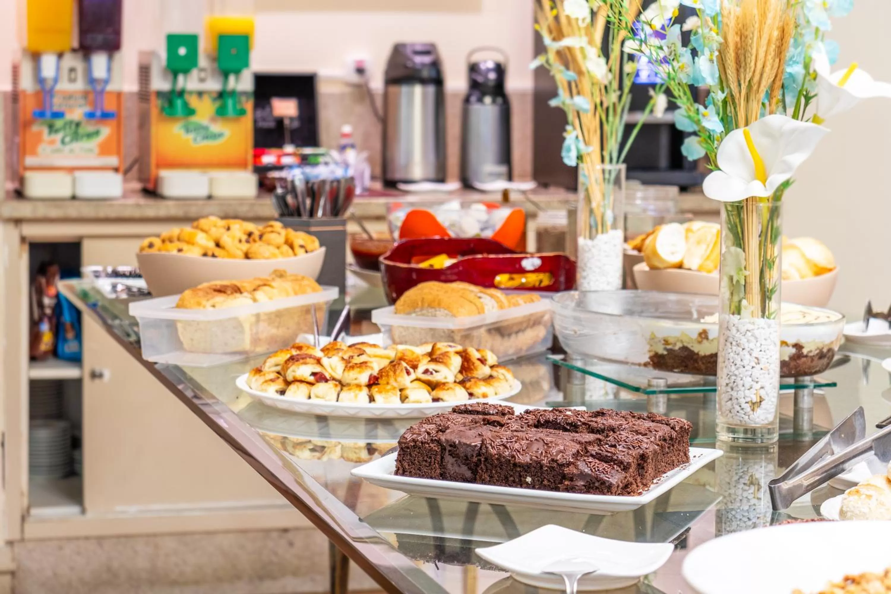 Coffee/tea facilities in Lancaster Hotel by Castelo Itaipava