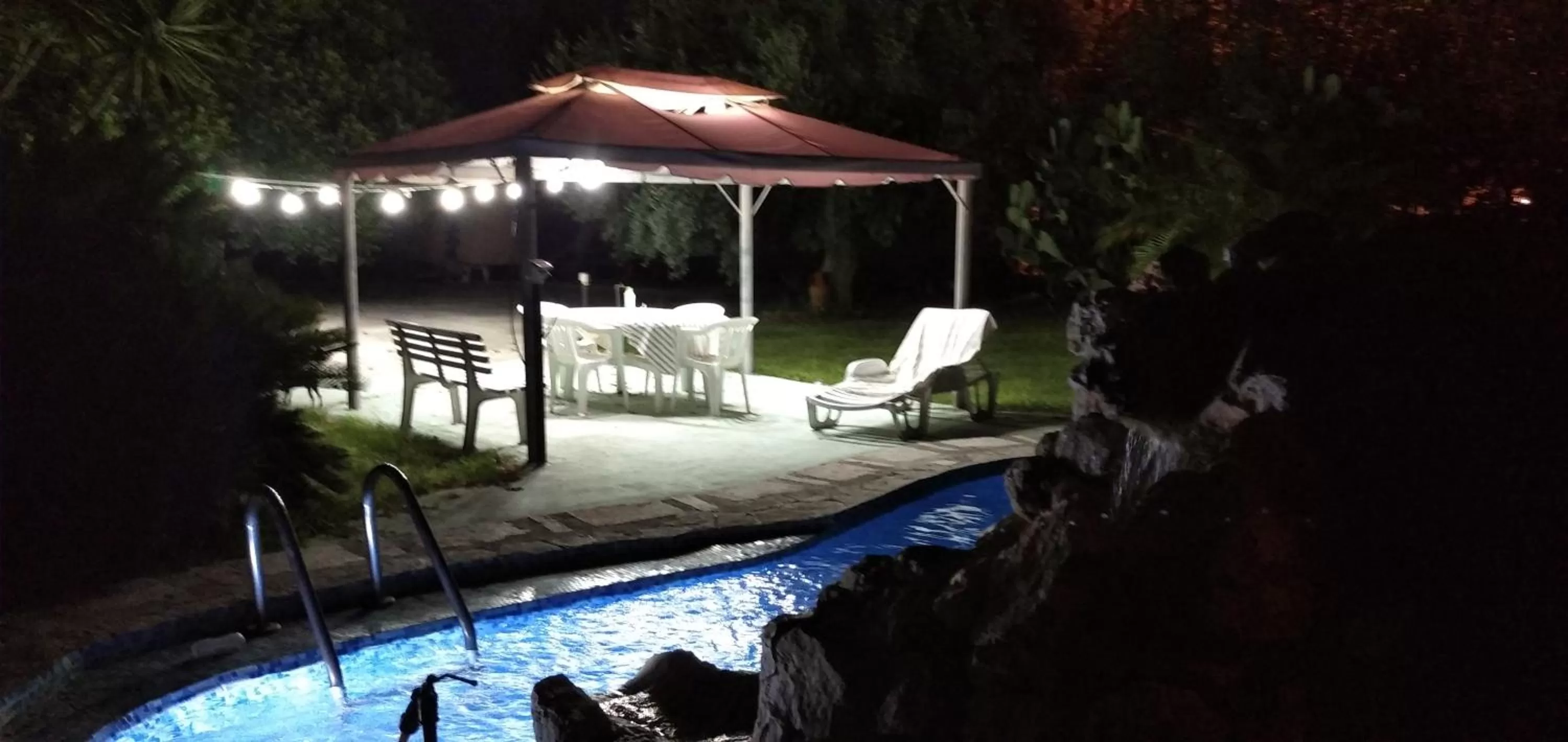 Swimming pool in B&B Leonida