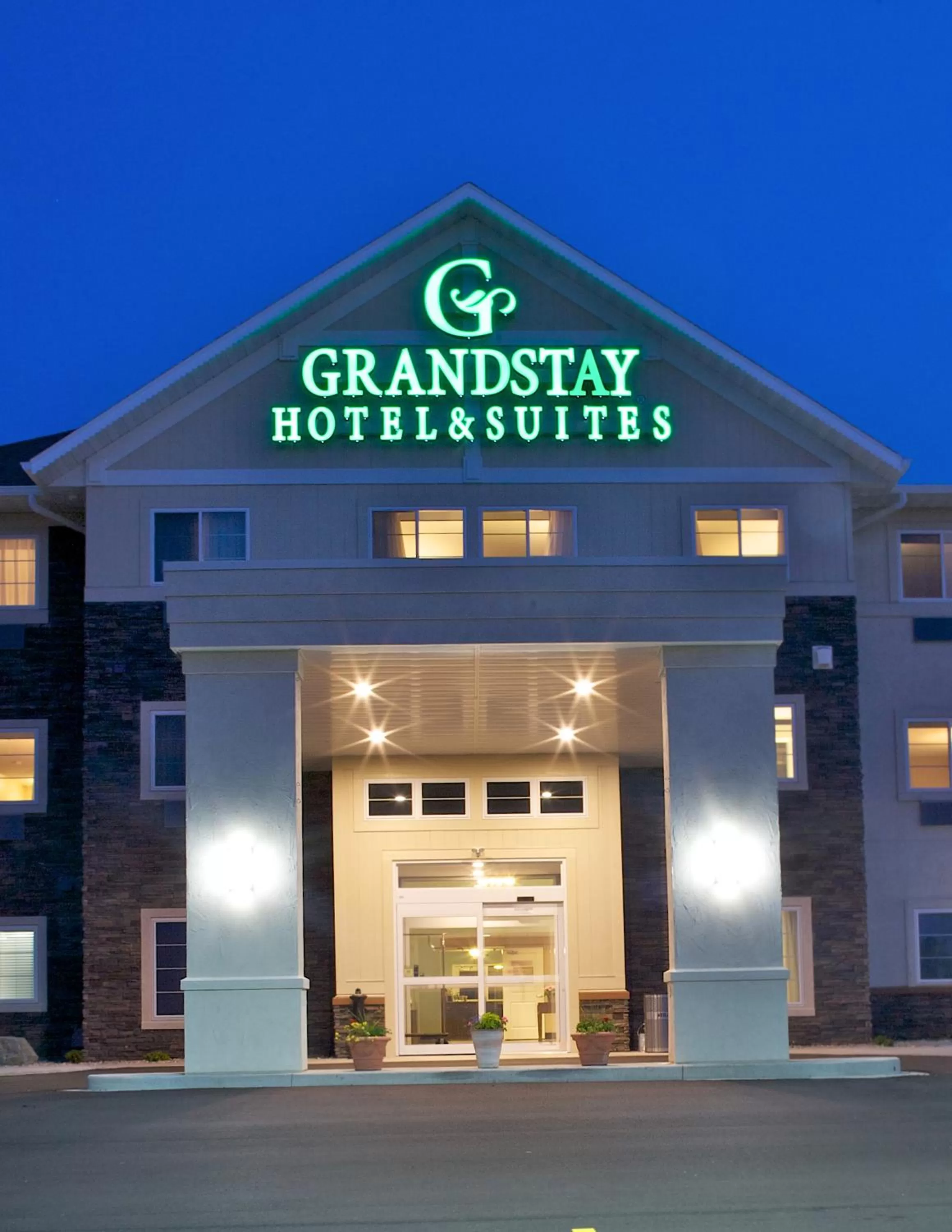 Facade/entrance in Grandstay Hotel & Suites Mount Horeb - Madison