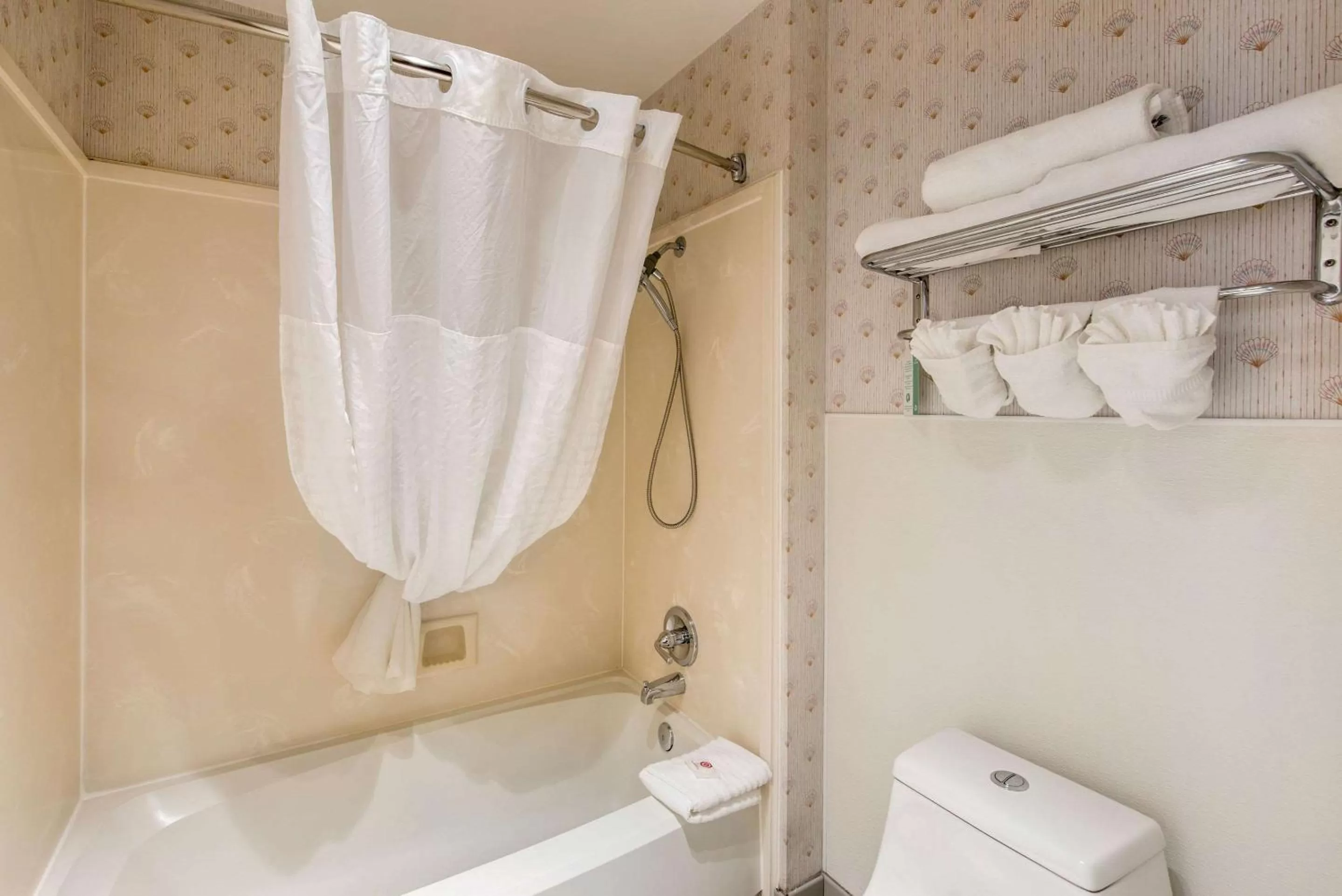 Photo of the whole room in Comfort Inn Mount Shasta Area