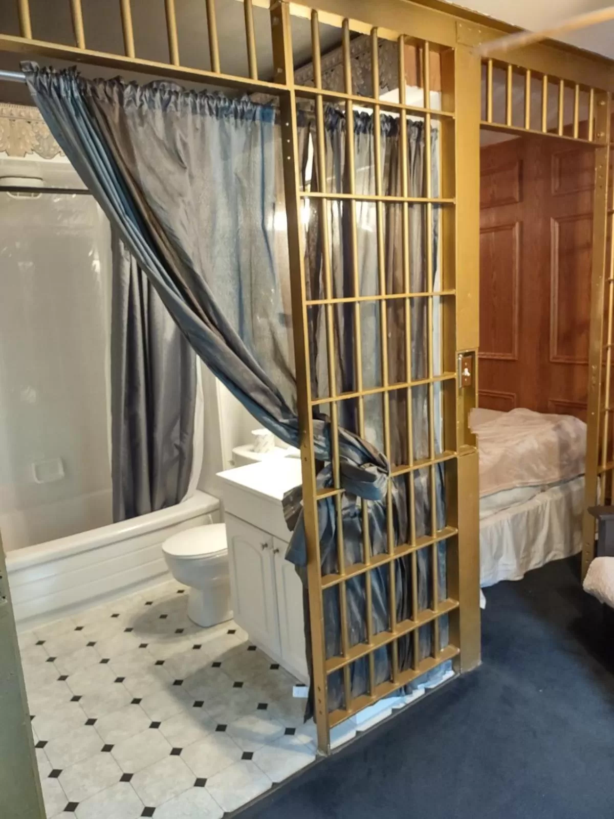 Toilet, Bed in The King George Inn